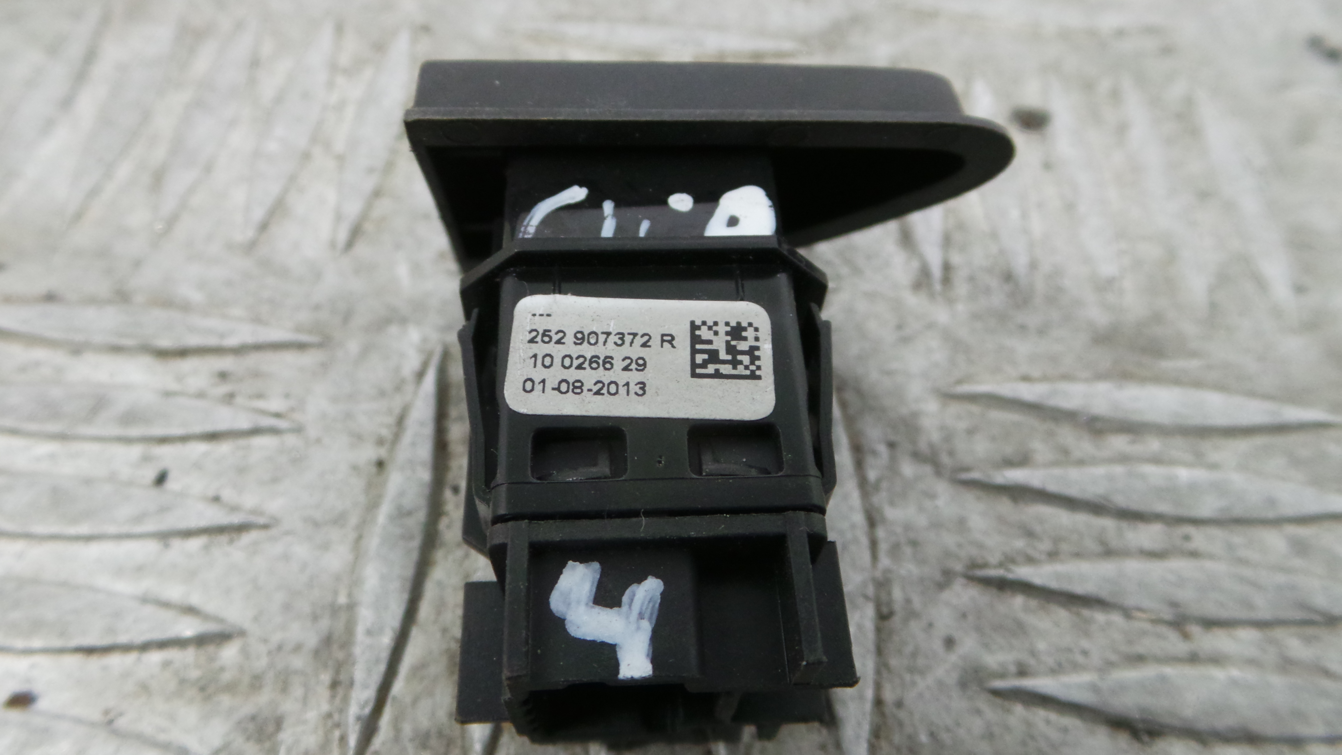 warning 4 piscas 252907372R - RENAULT CLIO IV (BH_)-37043243