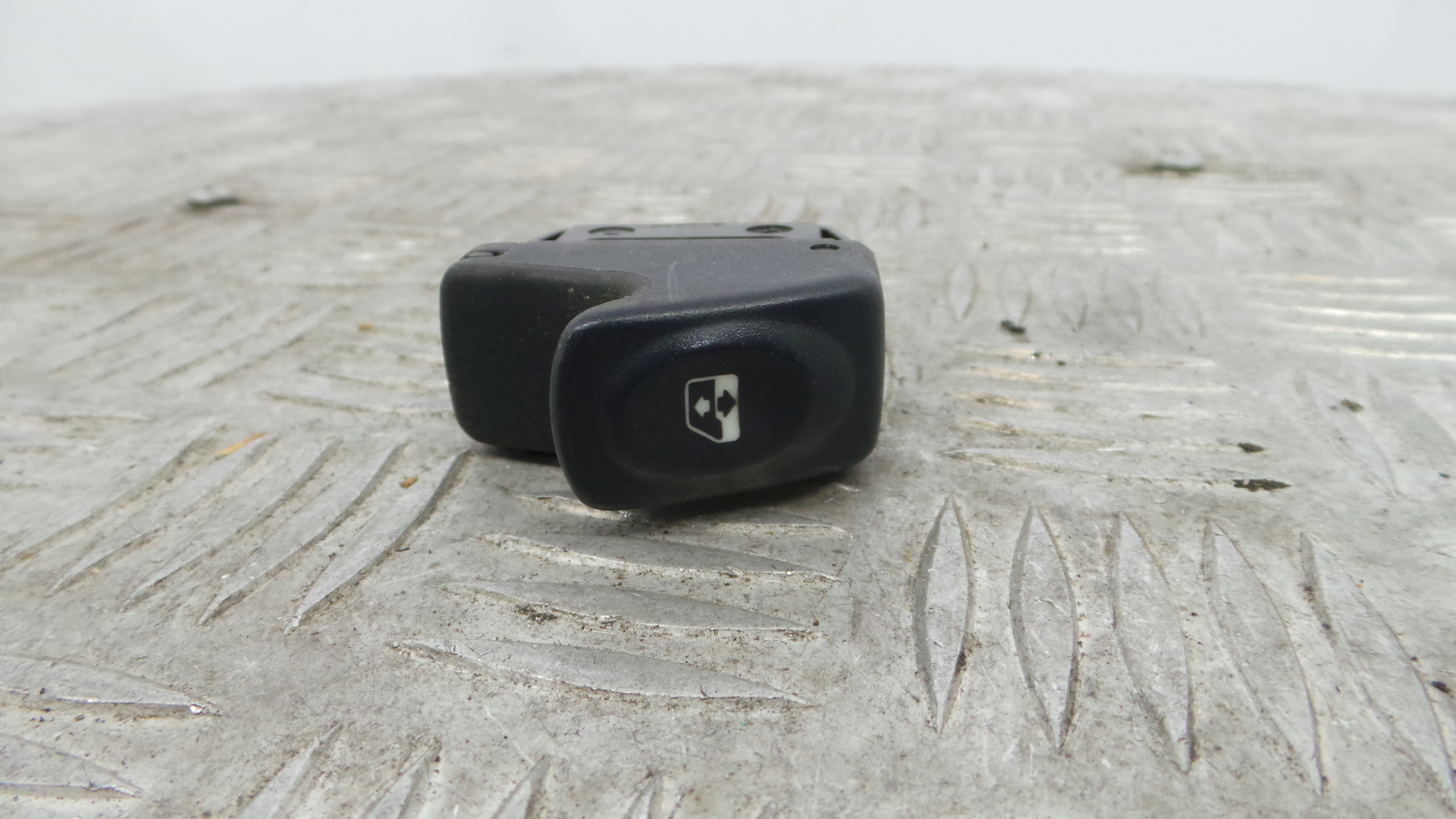 Interruptor / Comando Elevador Vidro Frente Dto   - RENAULT CLIO II (BB_, CB_), CLIO Mk II (BB_, CB_-37043249