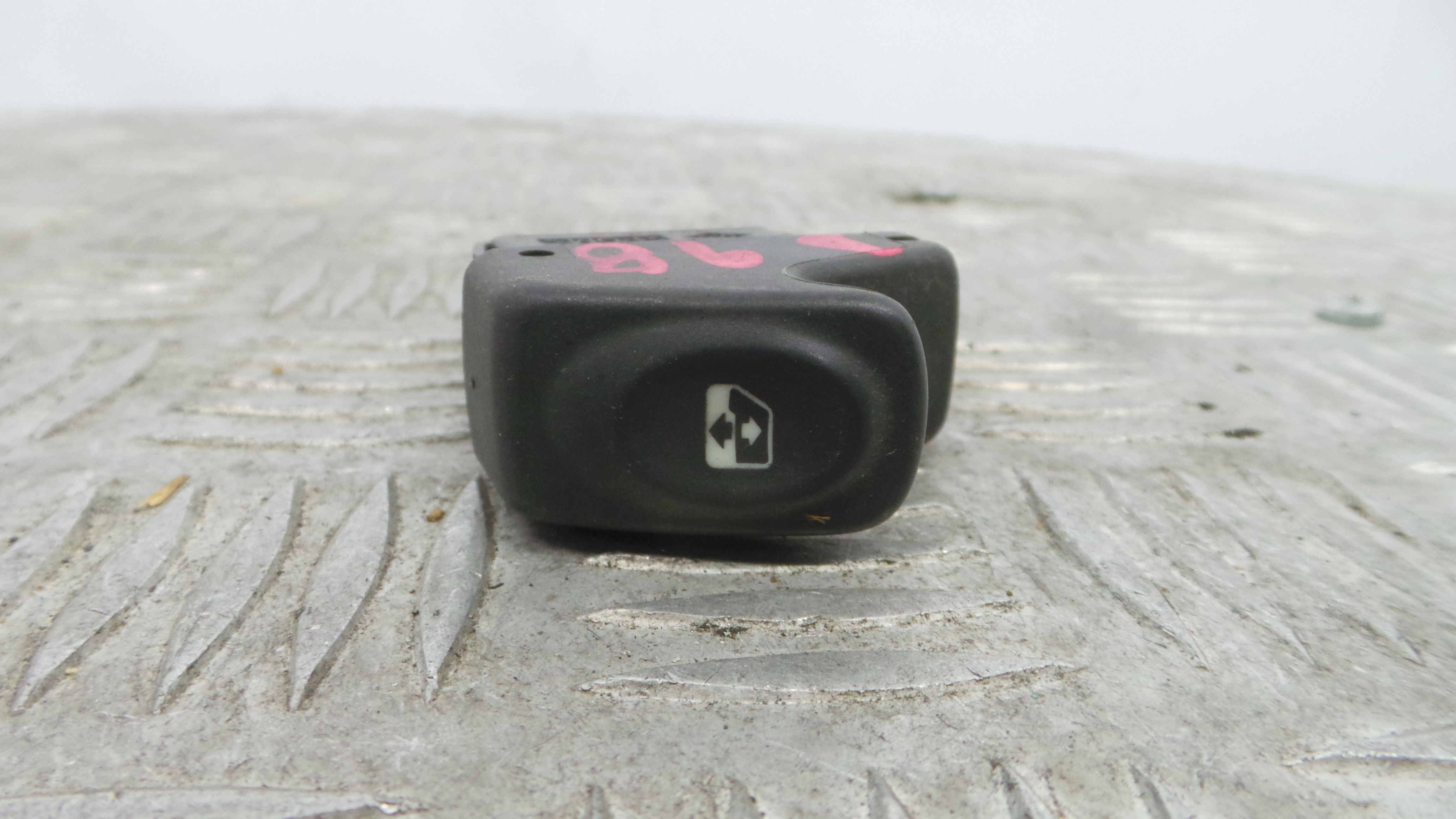 Interruptor / Comando Elevador Vidro Frente Dto  421119H - RENAULT CLIO II (BB_, CB_), CLIO Mk II (B-37043265