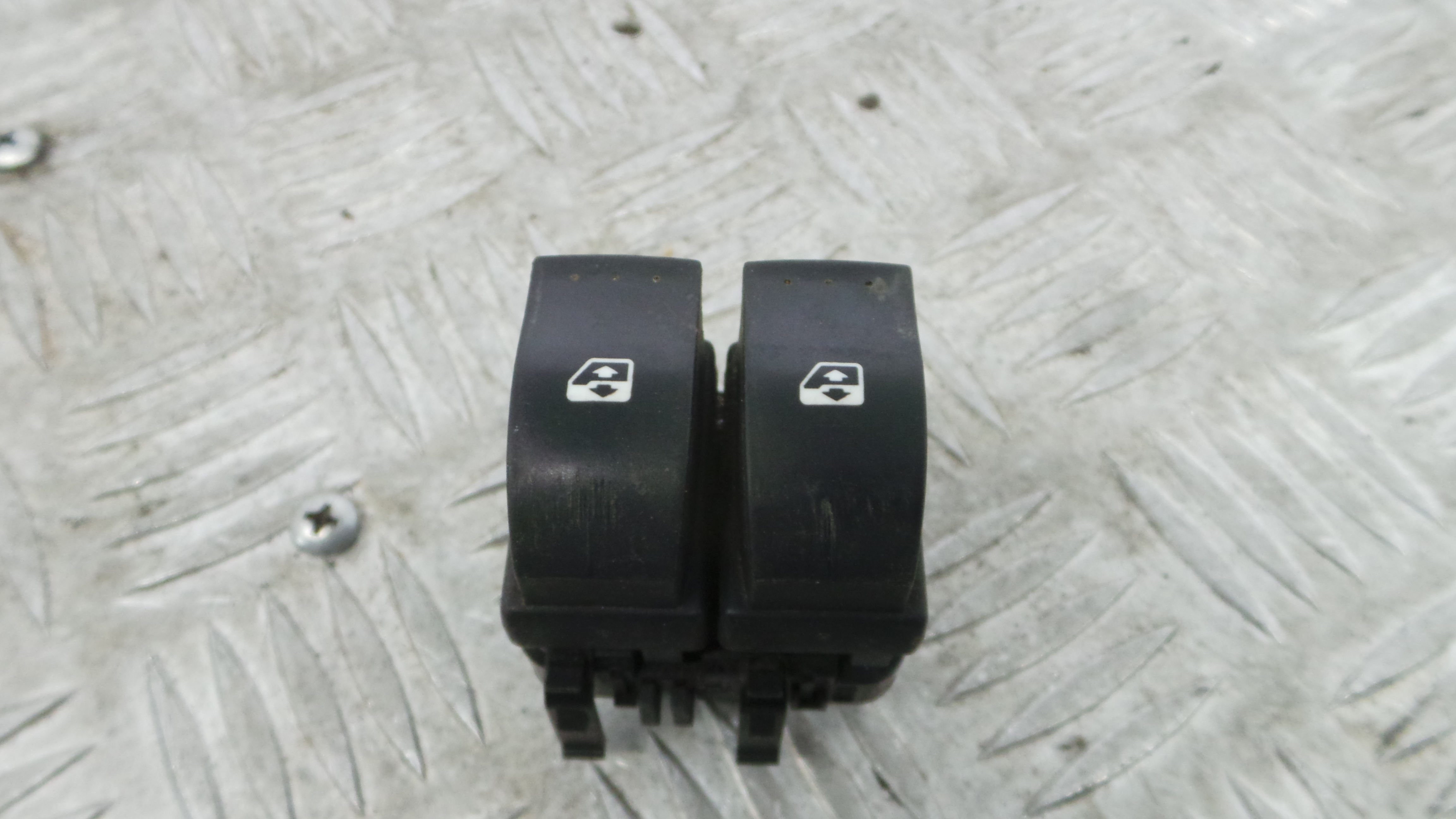 Interruptor / Comando Elevador Vidro Frente Esq   - RENAULT CLIO II (BB_, CB_), CLIO Mk II (BB_, CB_-37043299