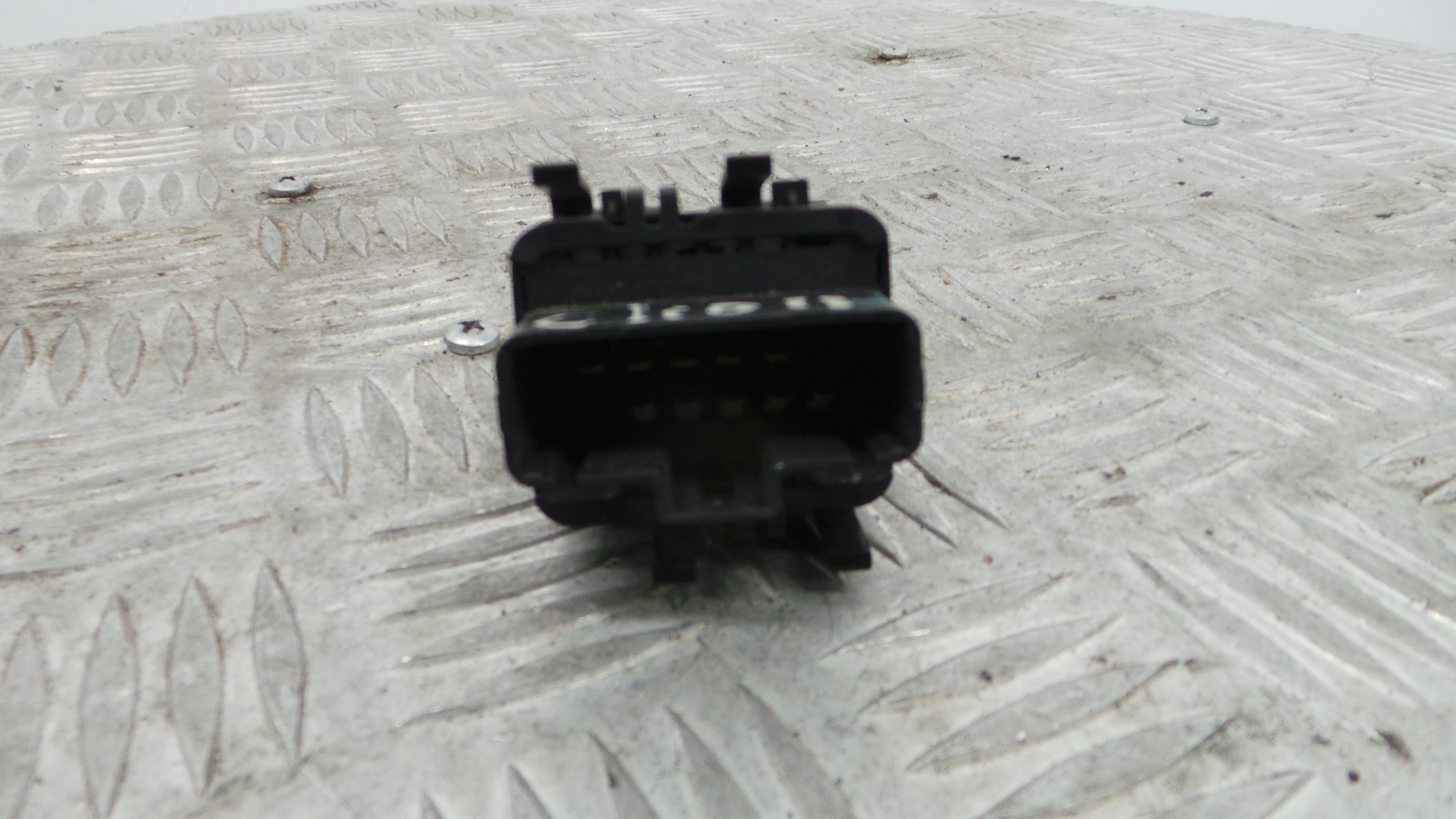 Interruptor / Comando Elevador Vidro Frente Esq   - RENAULT CLIO II (BB_, CB_), CLIO Mk II (BB_, CB_-37043299