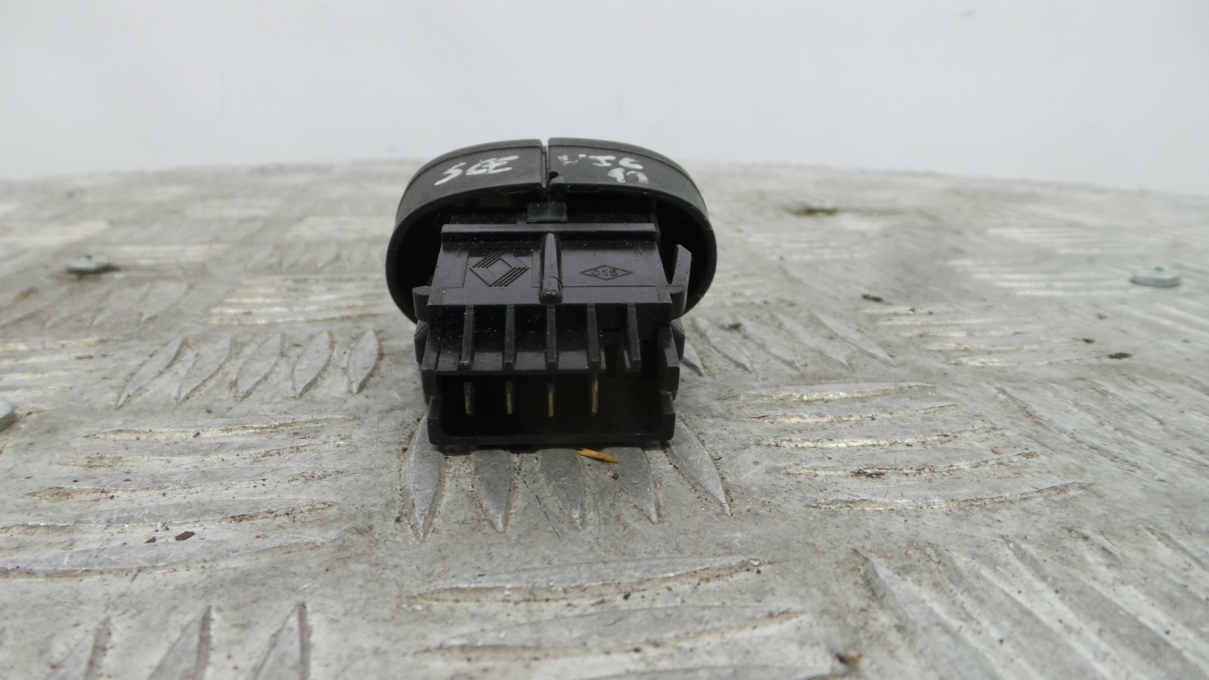 Botao desembaciador vidro tras  - RENAULT SCÉNIC I Veículo multiuso (JA0/1_, FA0_)-37043421