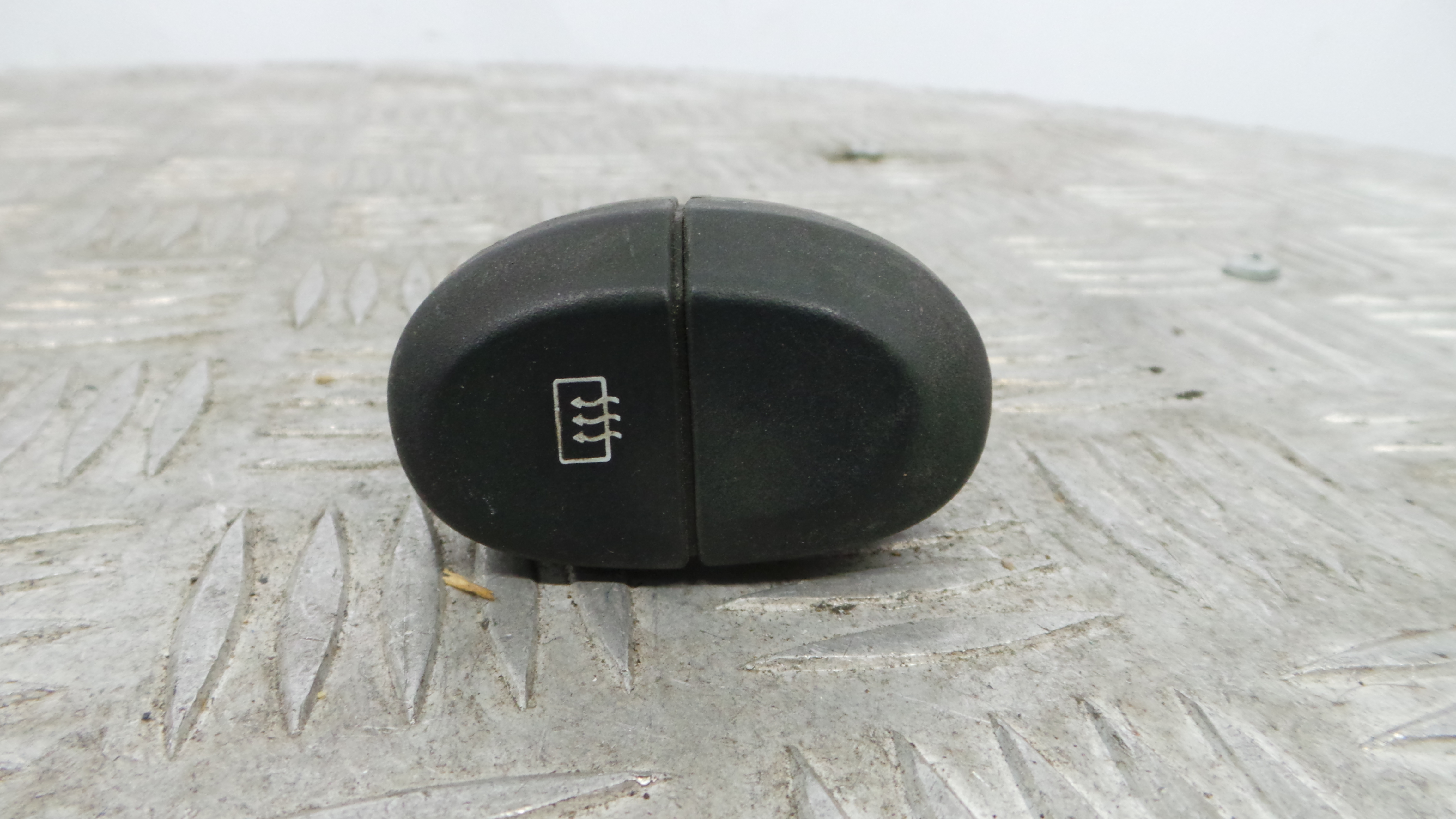 Botao desembaciador vidro tras  - RENAULT SCÉNIC I VAN (FA0_, JA0/1_)-37043425