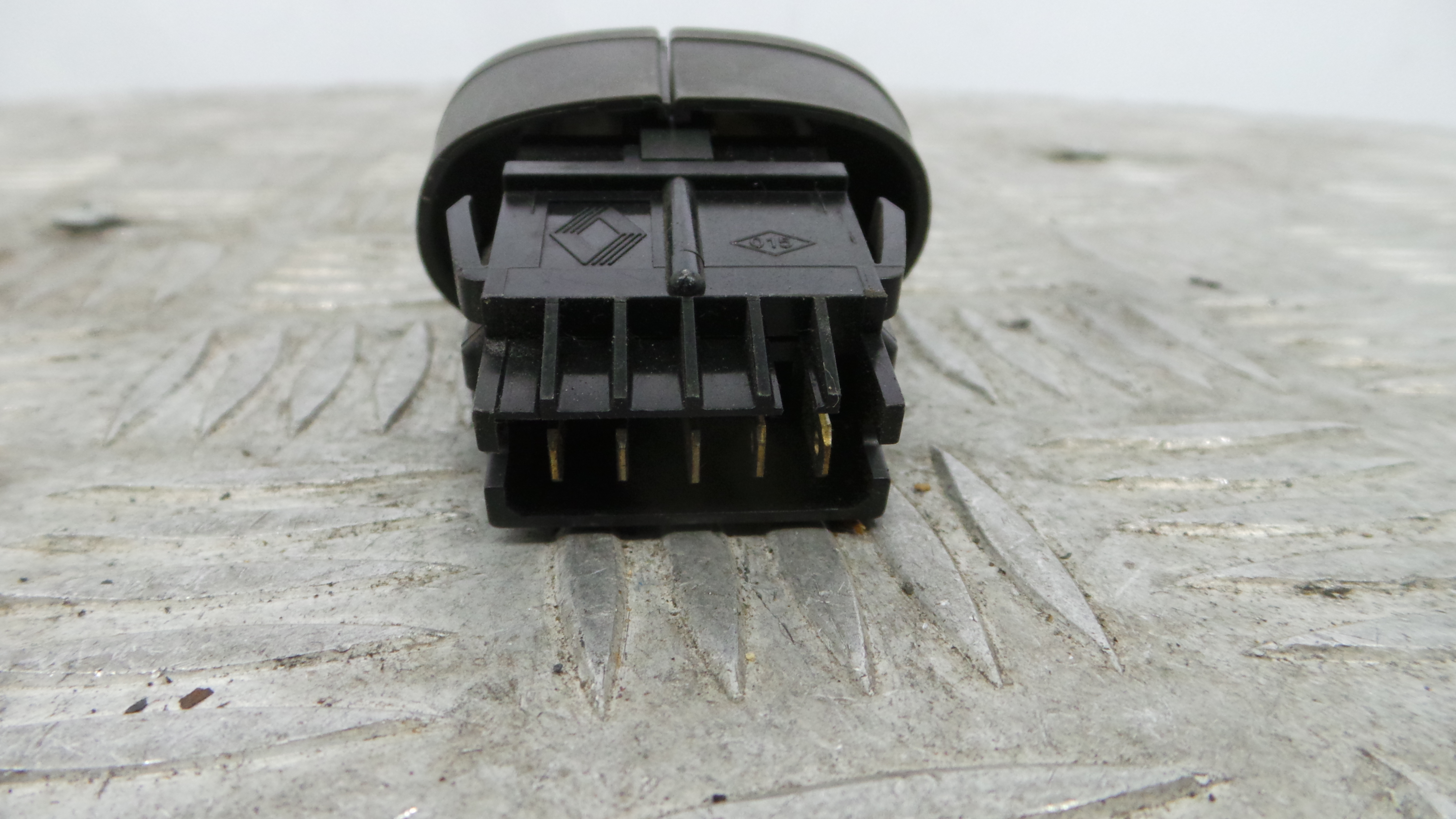 Botao desembaciador vidro tras  - RENAULT LAGUNA I (B56_, 556_)-37043429