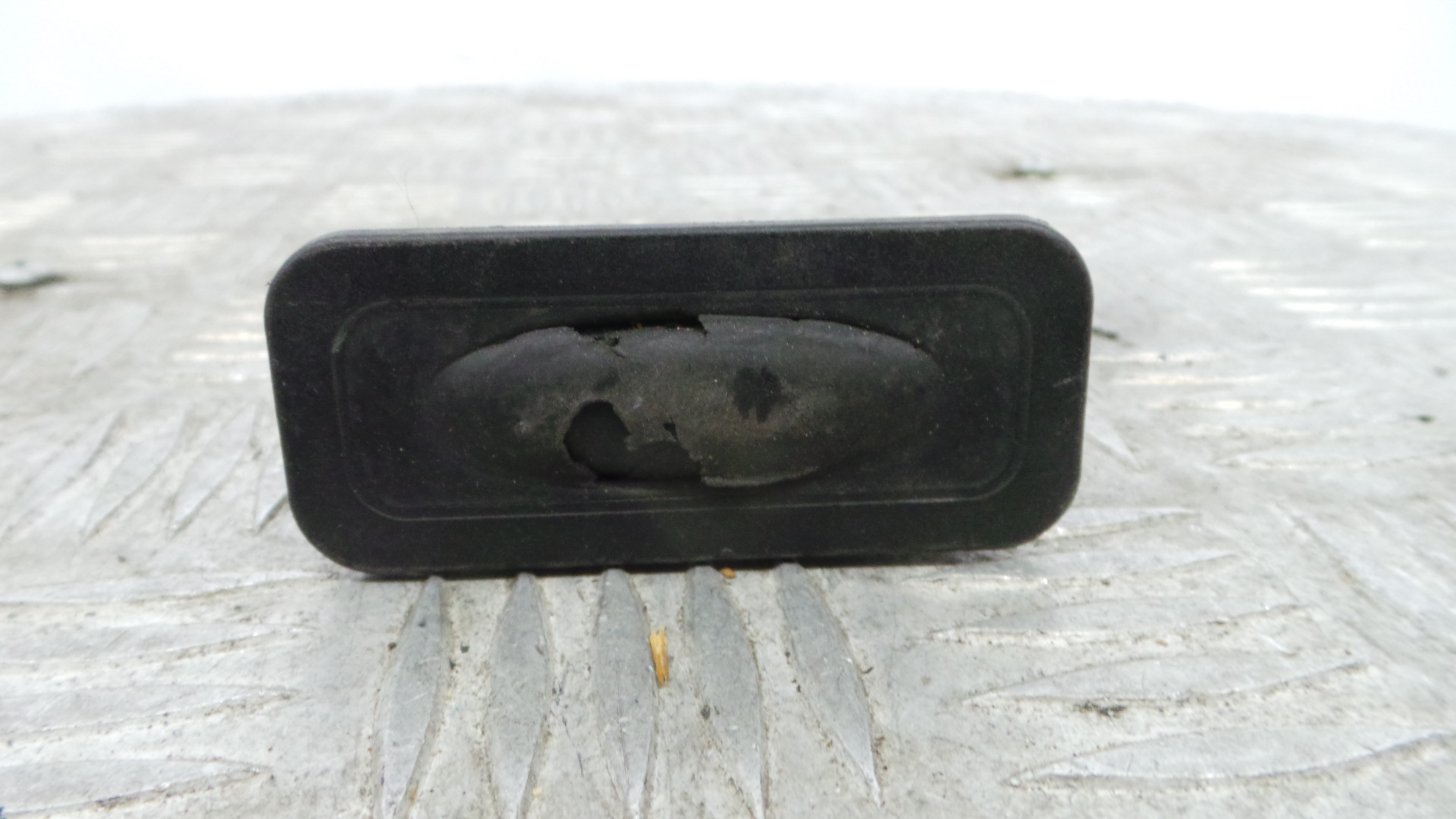 Interruptor / Comando Mala 8200076266 - RENAULT CLIO III (BR0/1, CR0/1)-37044126
