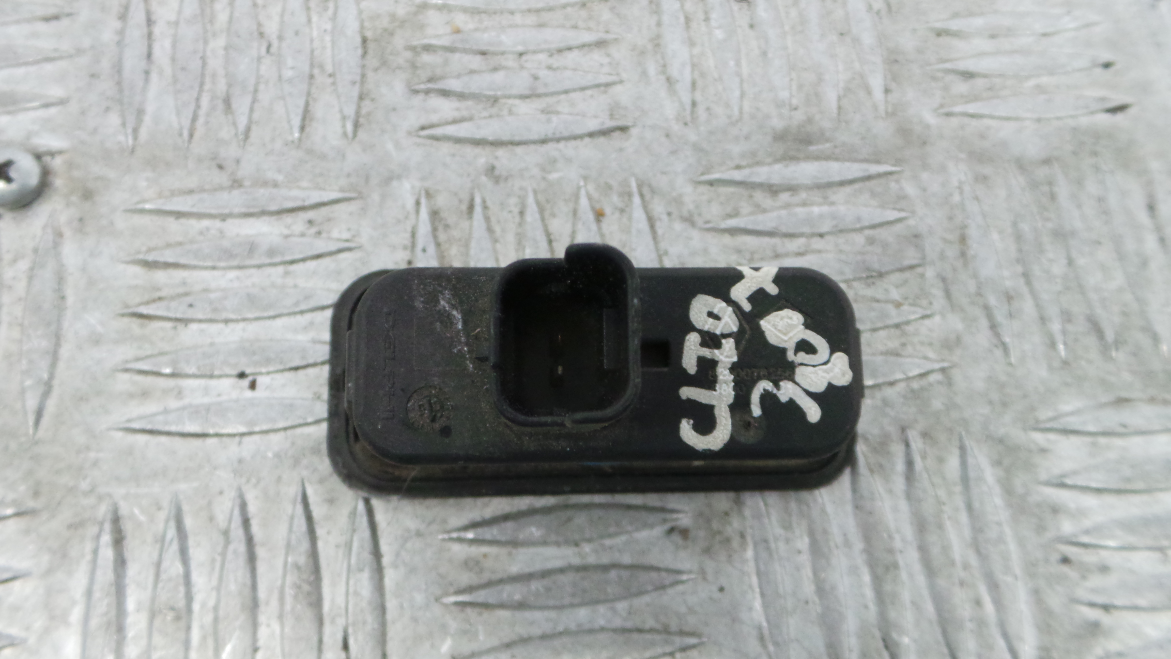 Interruptor / Comando Mala 8200076266 - RENAULT CLIO III (BR0/1, CR0/1)-37044126