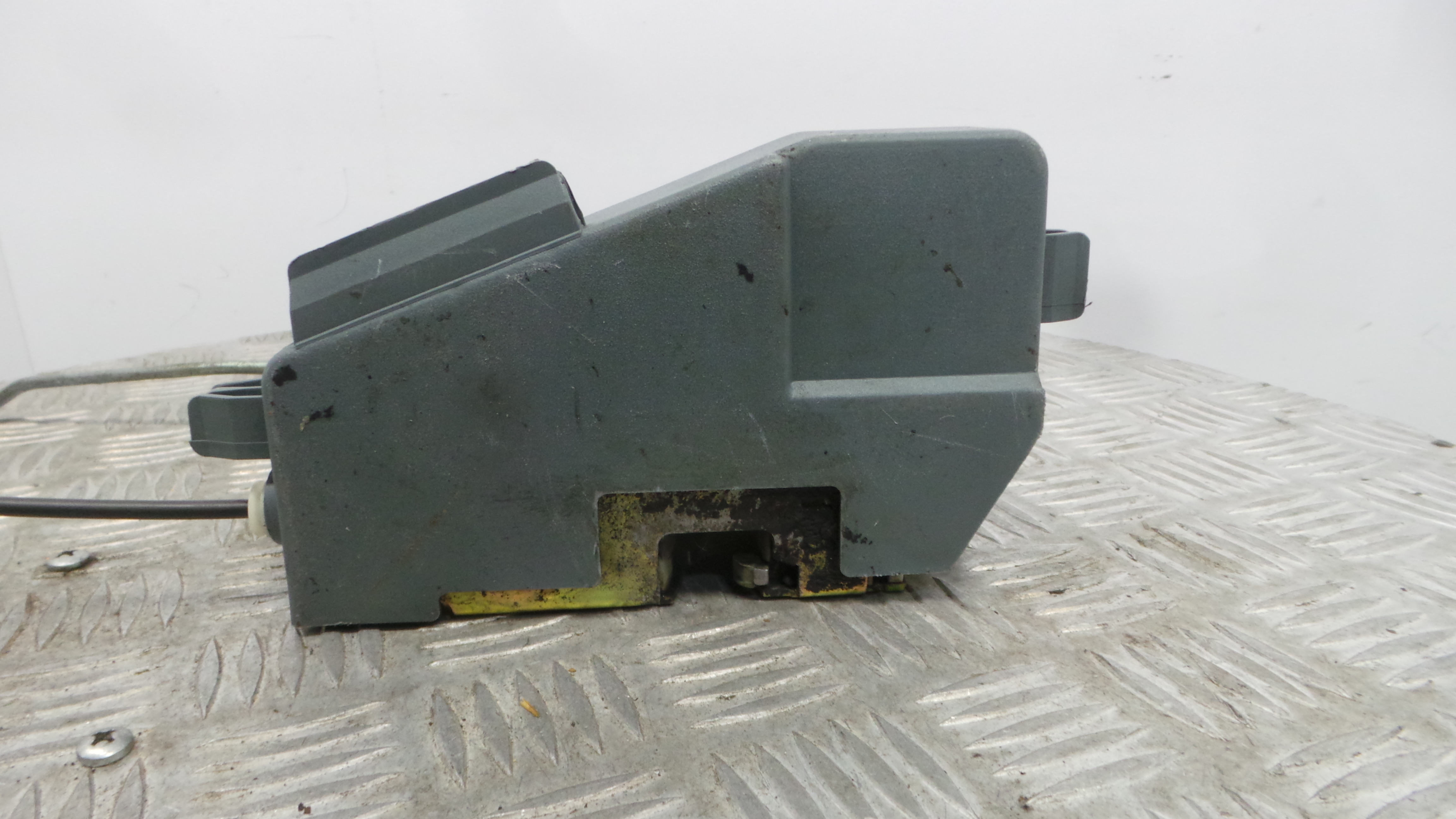 Fecho da Porta Esq V97FB-C219A65-AG - FORD PUMA (EC_)-37044808