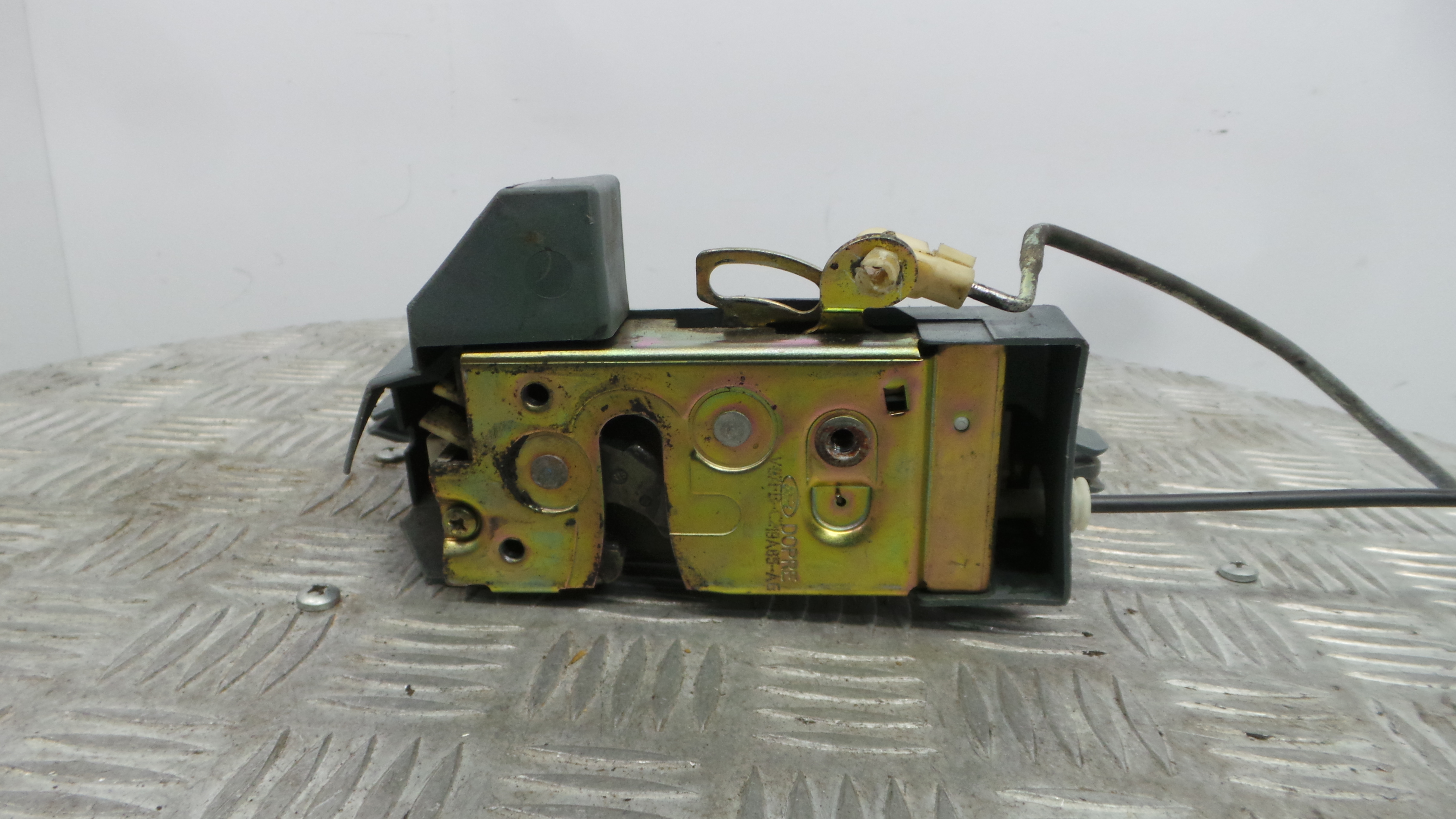 Fecho da Porta Esq V97FB-C219A65-AG - FORD PUMA (EC_)-37044808