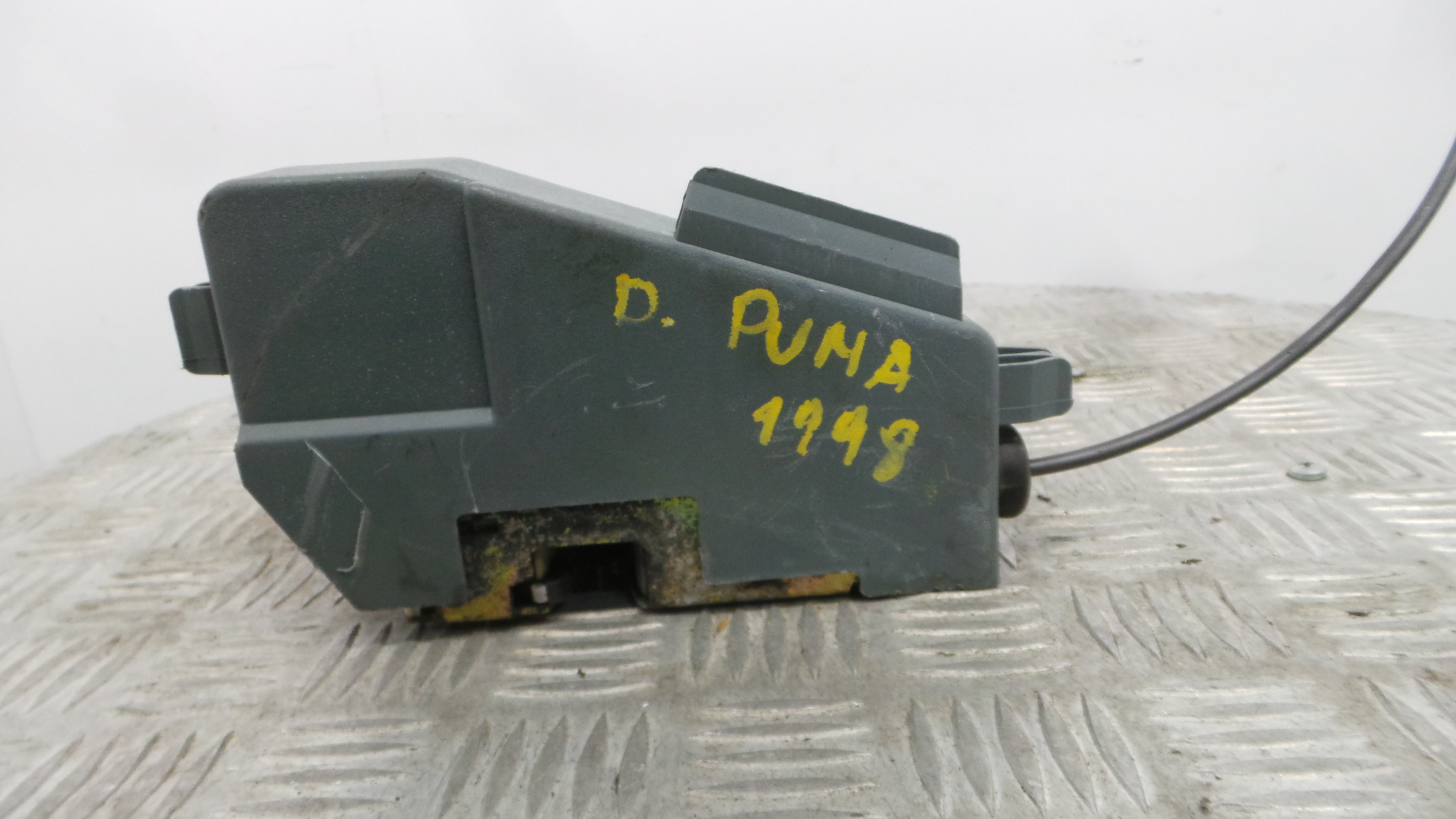 Fecho da Porta Dto V97FB-C219A64-AG - FORD PUMA (EC_)-37044812