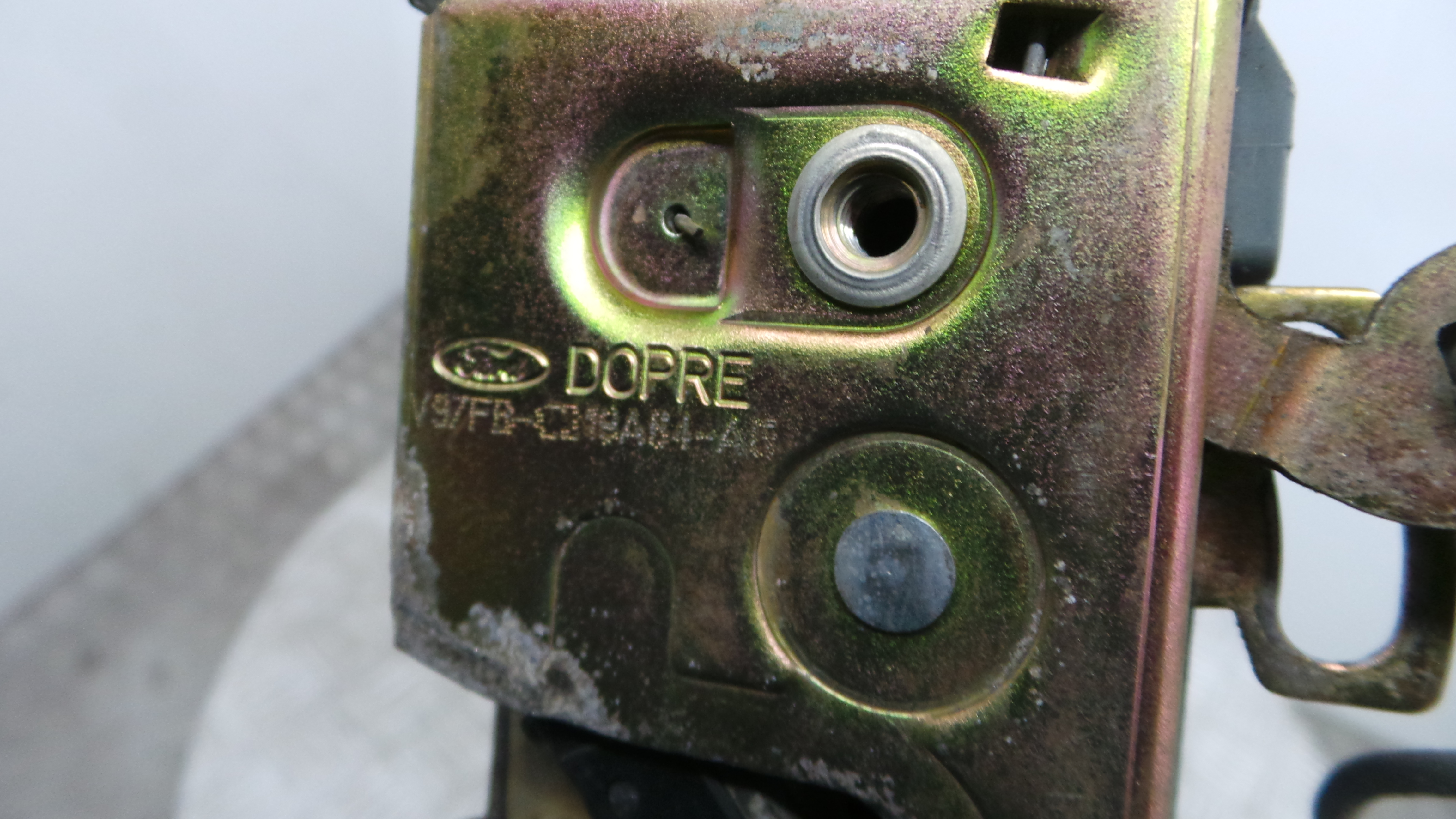 Fecho da Porta Dto V97FB-C219A64-AG - FORD PUMA (EC_)-37044812