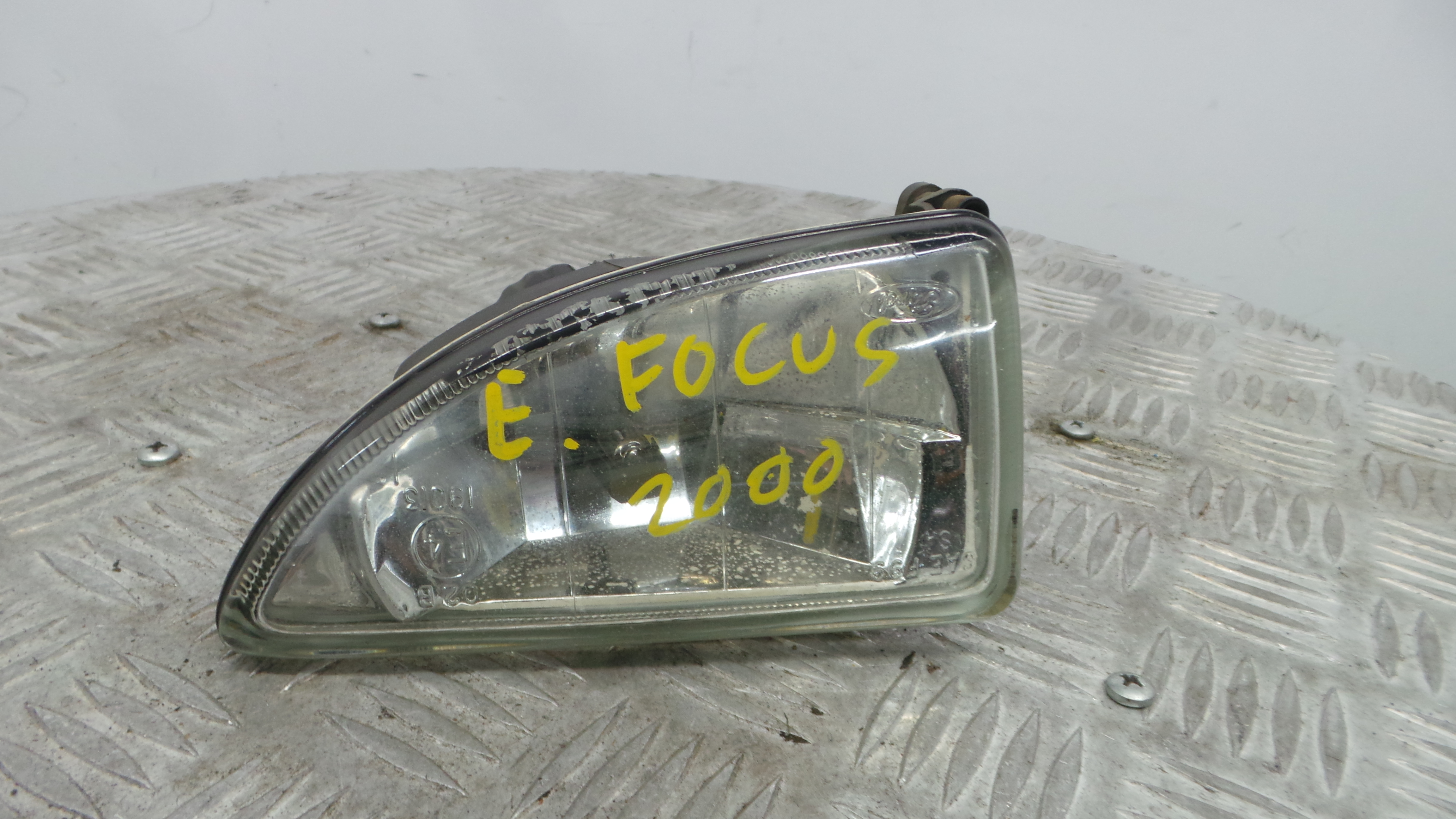 Farol Nevoeiro Esquerdo 1306253 - FORD FOCUS I (DAW, DBW)-37045450