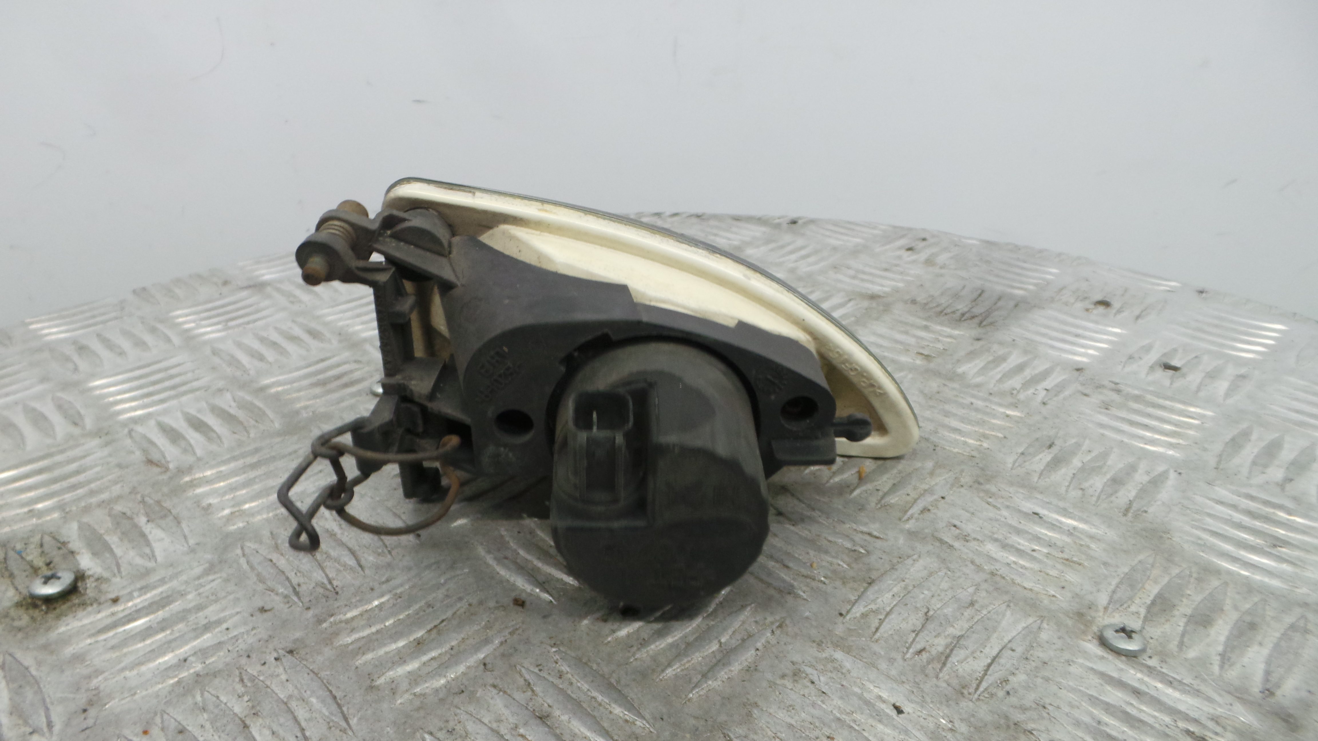 Farol Nevoeiro Esquerdo 1306253 - FORD FOCUS I (DAW, DBW)-37045450