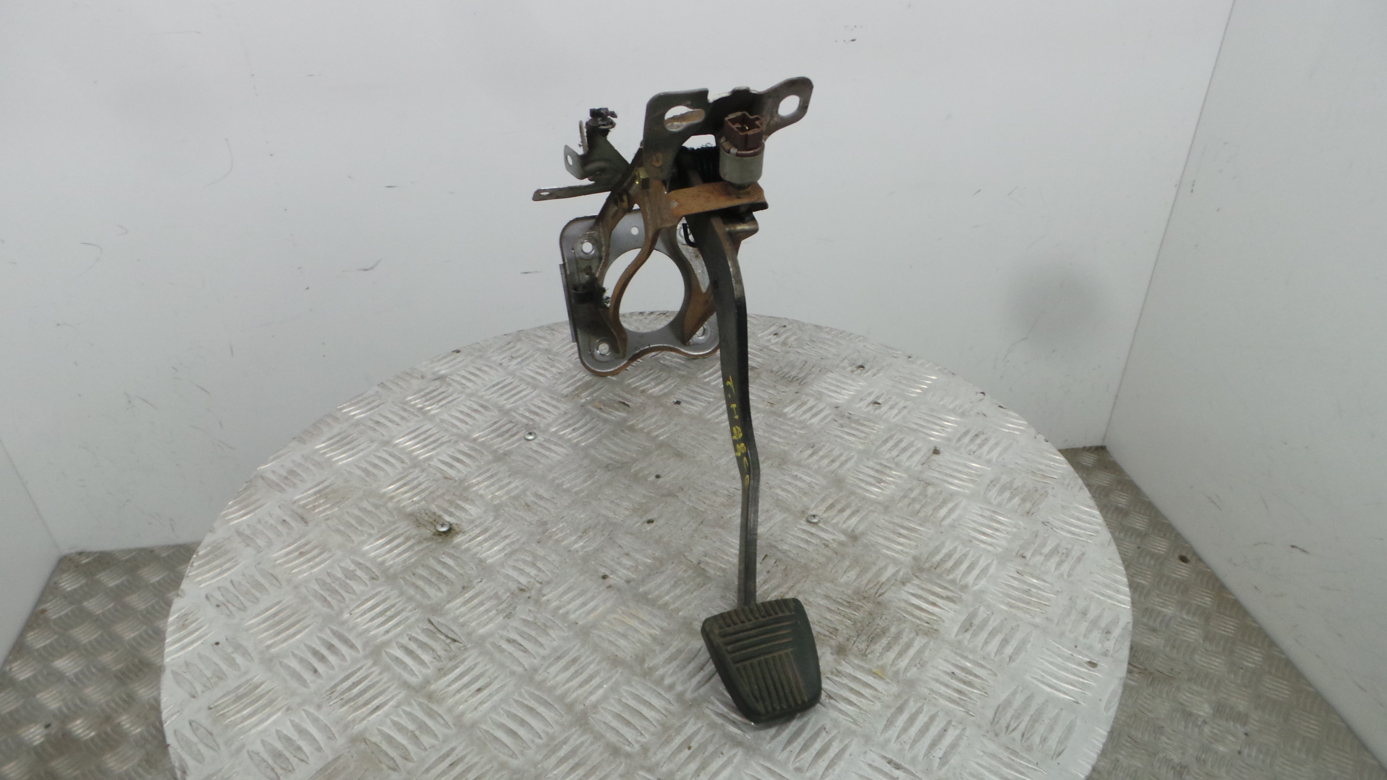 Pedal de Embraiagem  - TOYOTA HIACE IV Caixa (__H1_, __H2_)-37045456