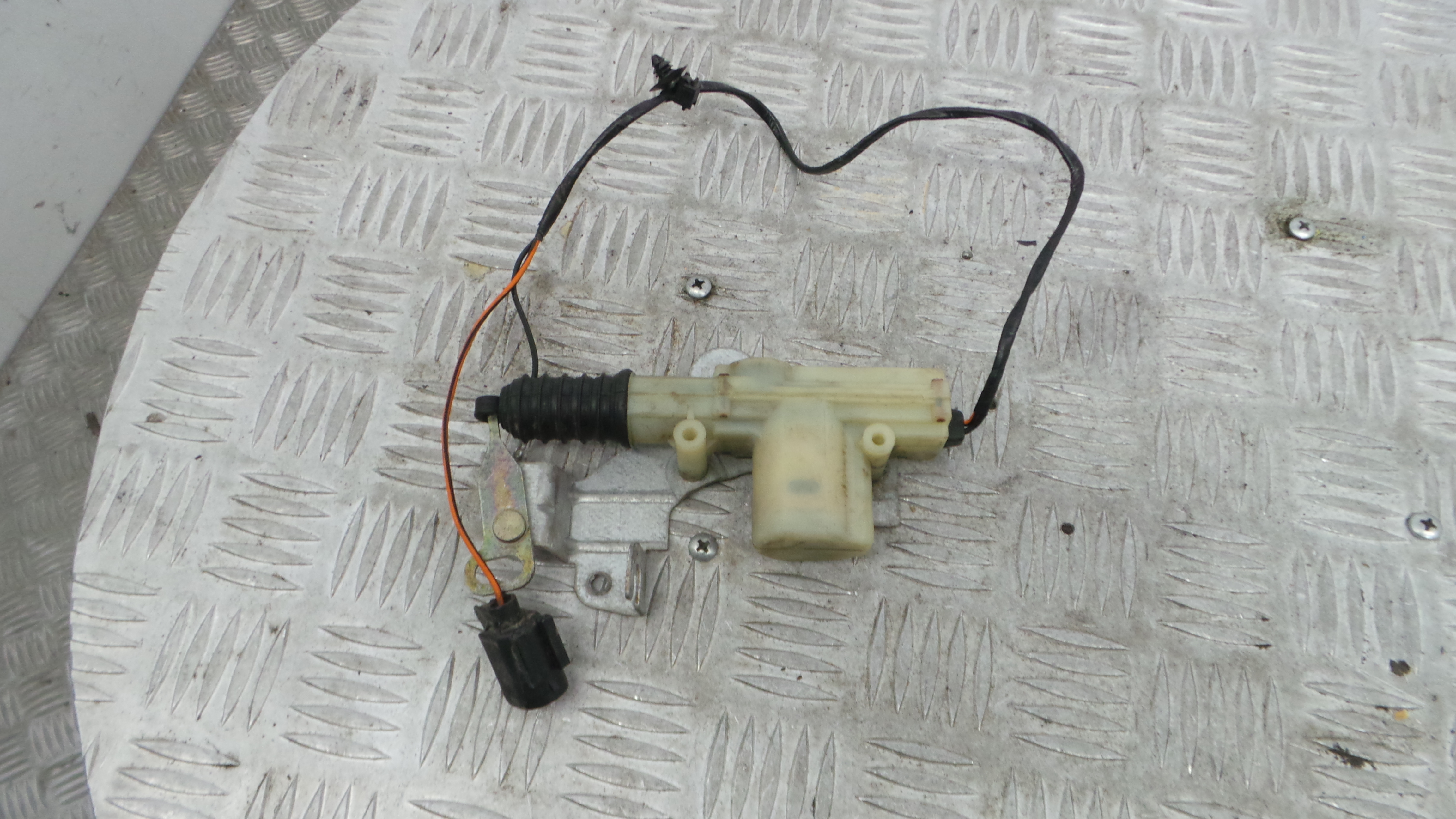 Pistola Fecho Central Mala V97FB-C432A98-AA - FORD PUMA (EC_)-37045596