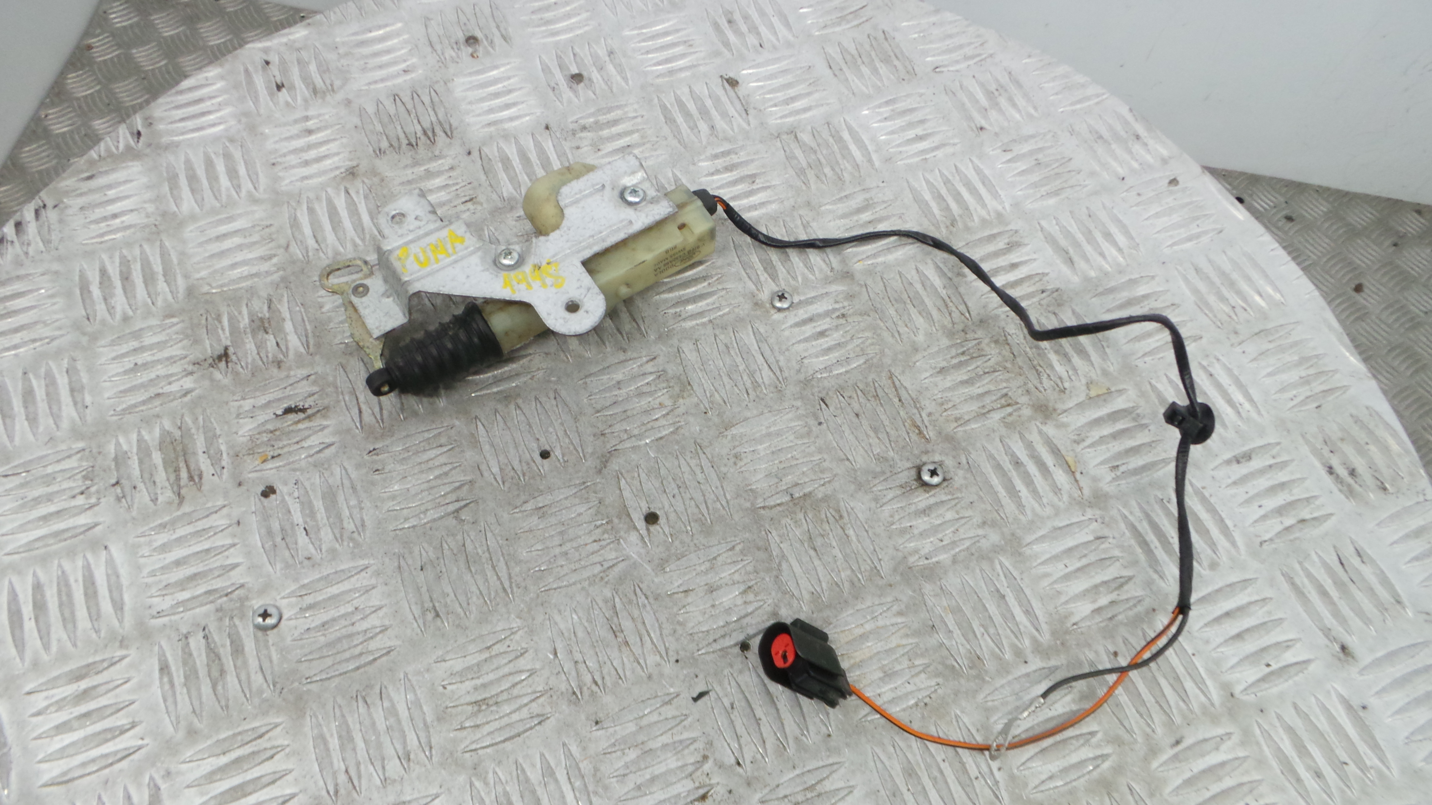 Pistola Fecho Central Mala V97FB-C432A98-AA - FORD PUMA (EC_)-37045596