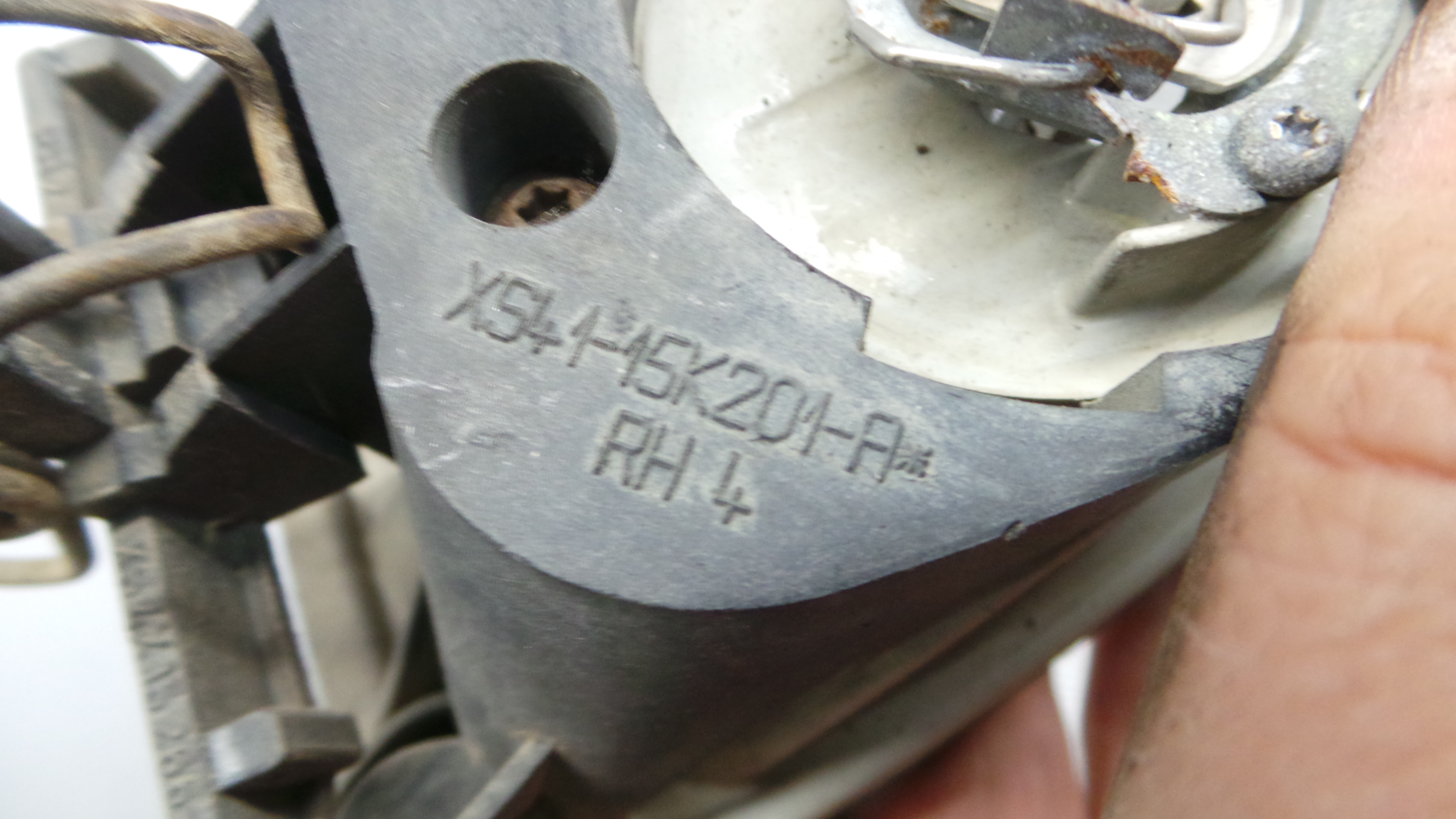 Farol Nevoeiro Direito 1306252 - FORD FOCUS I (DAW, DBW)-37045636