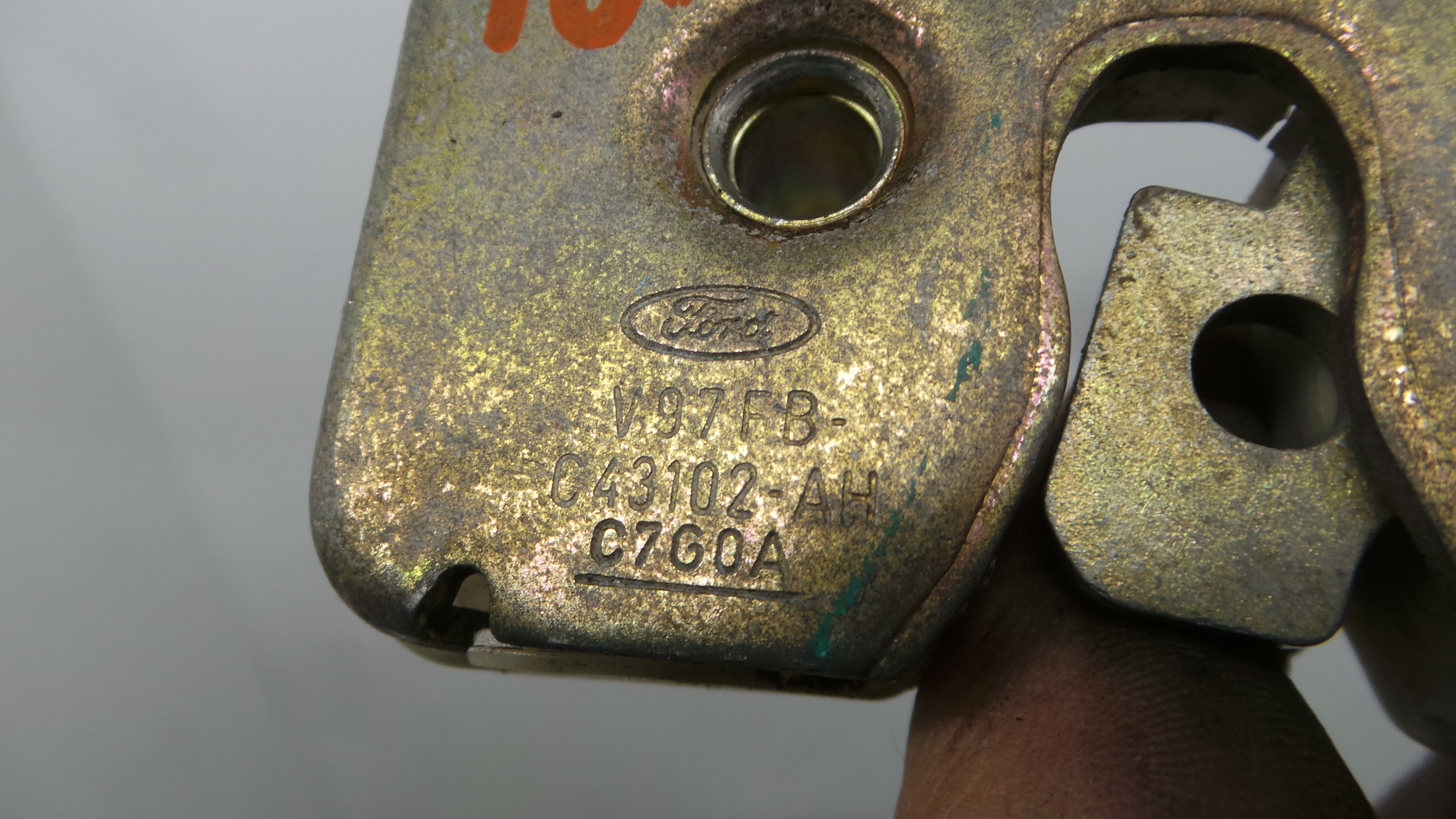 Fecho Mala  V97FB-C43102-AH - FORD PUMA (EC_)-37045641