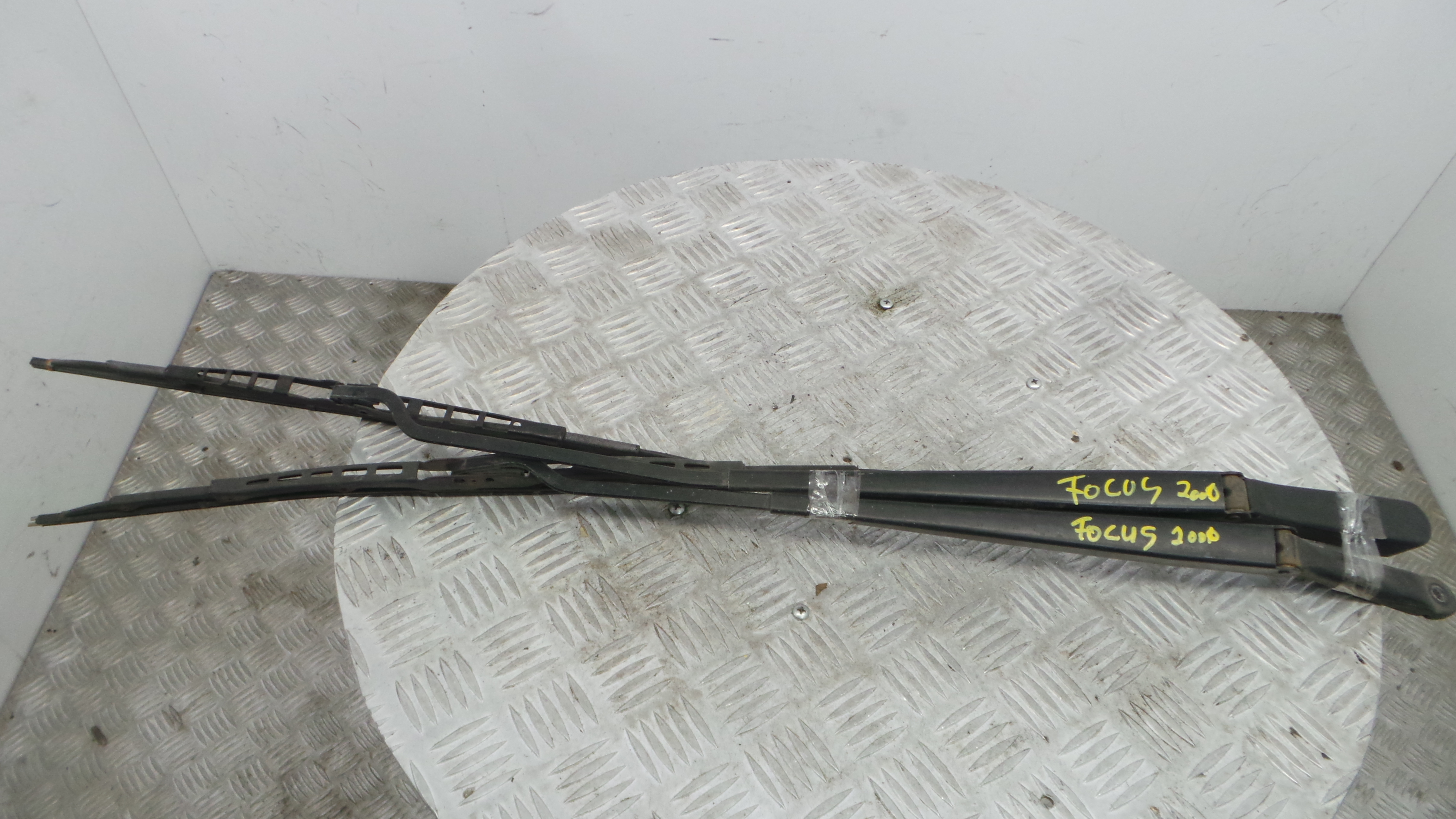Braço Do Limpa-vidros XS41-17527-AB - FORD FOCUS I (DAW, DBW)-37045691