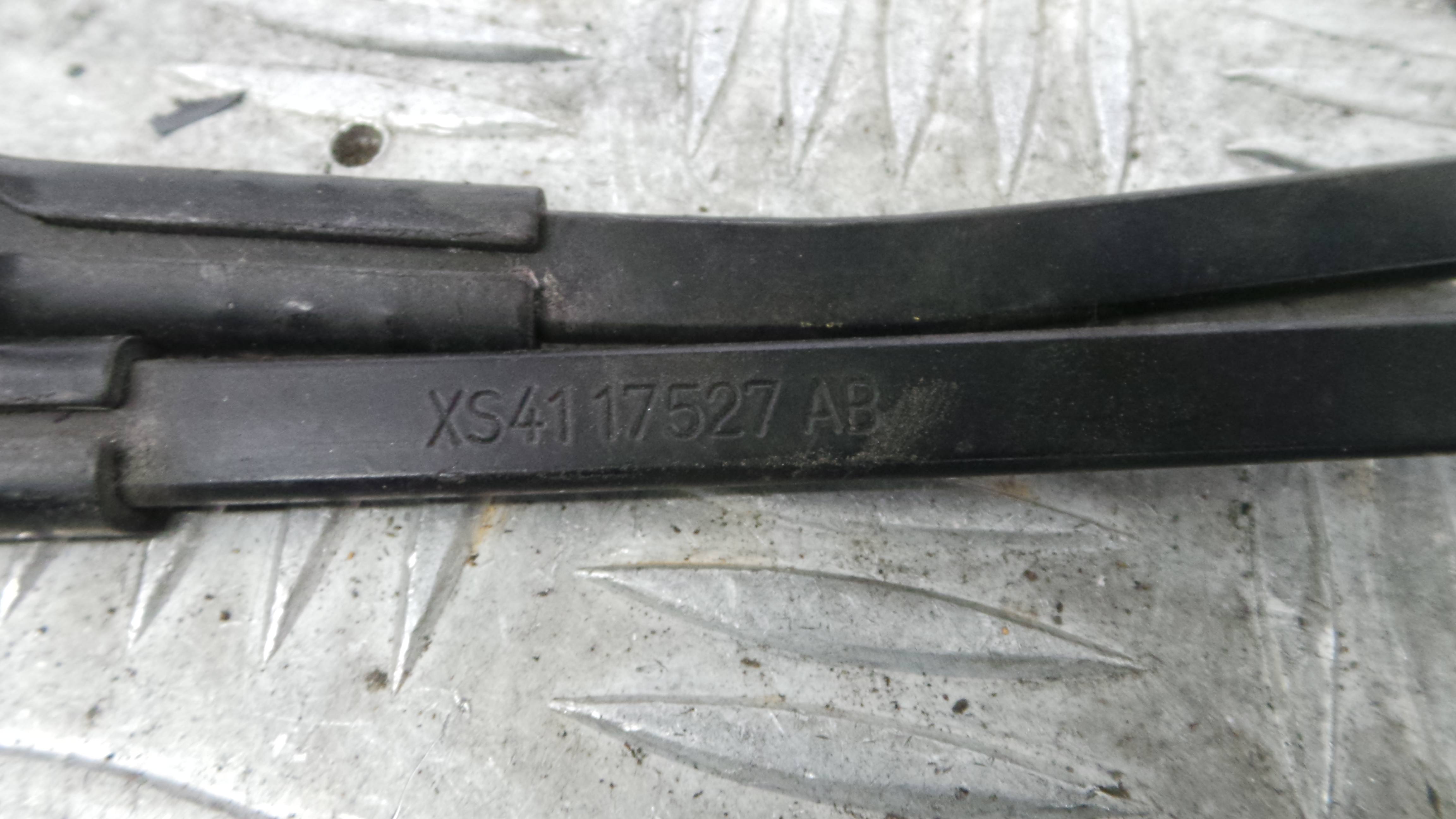 Braço Do Limpa-vidros XS41-17527-AB - FORD FOCUS I (DAW, DBW)-37045691