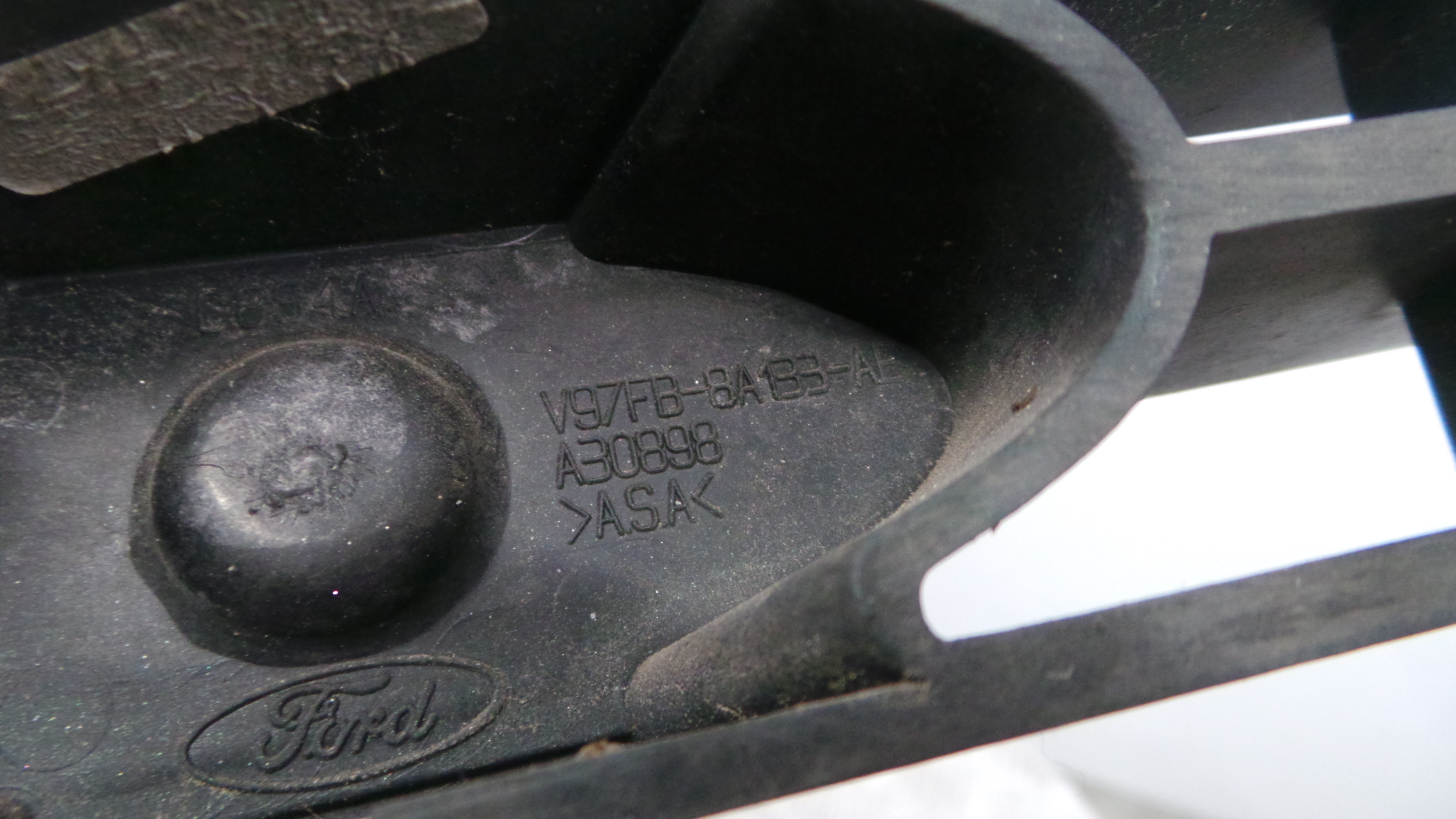 Grelha da Frente V97FB-8A133-AE - FORD PUMA (EC_)-37045695