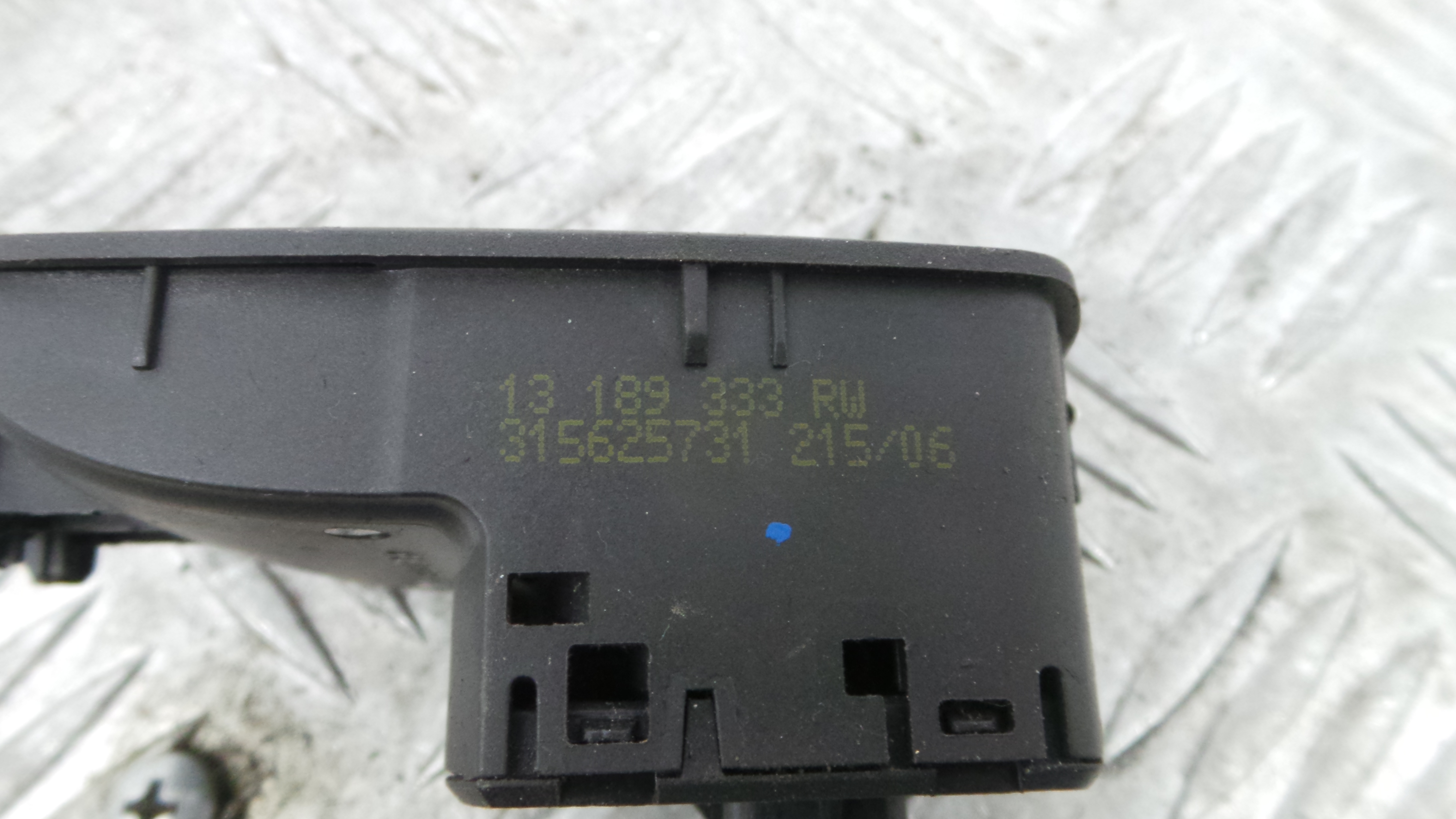 Interruptor / Comando Elevador Vidro Frente Dto 13189333 - OPEL CORSA D (S07)-37046008