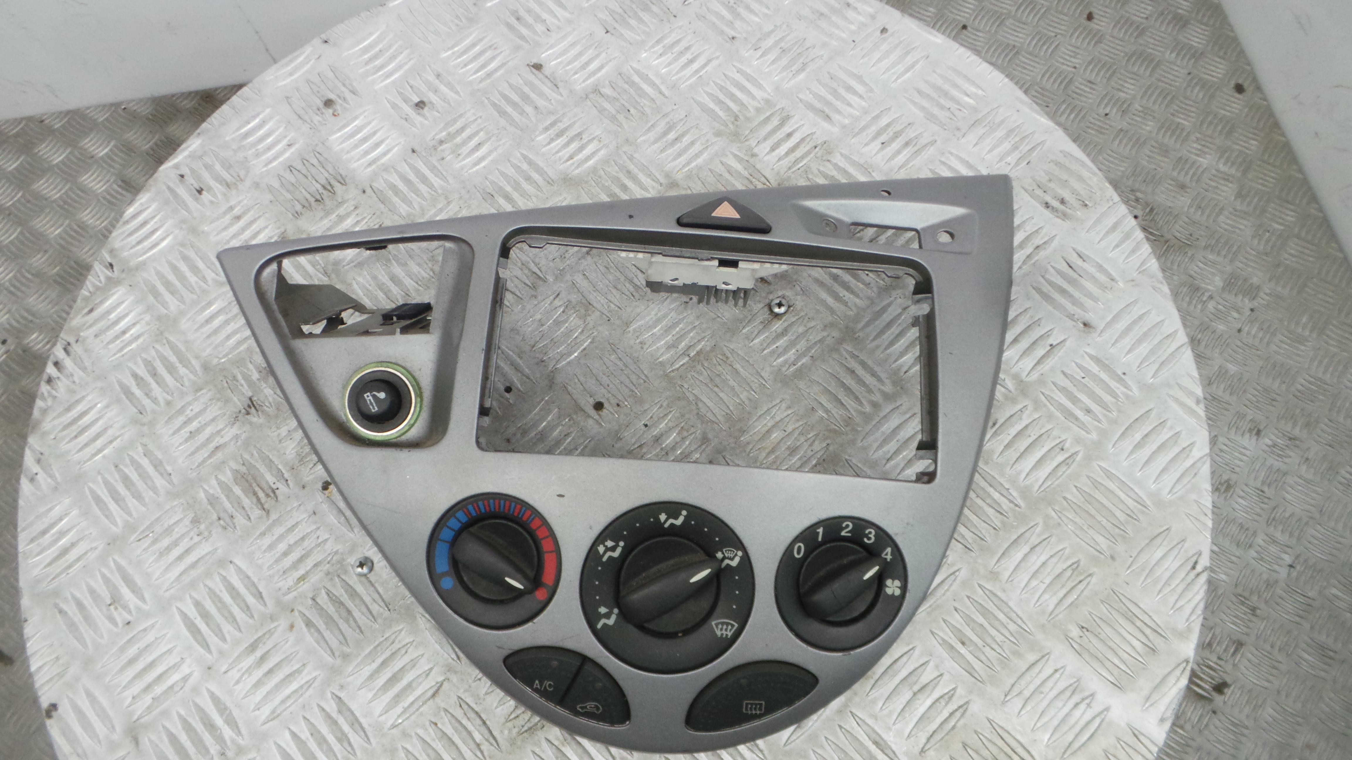 Comando da Sofagem / Climatronic 98AB-A046A04-AE - FORD FOCUS I (DAW, DBW)-37046028