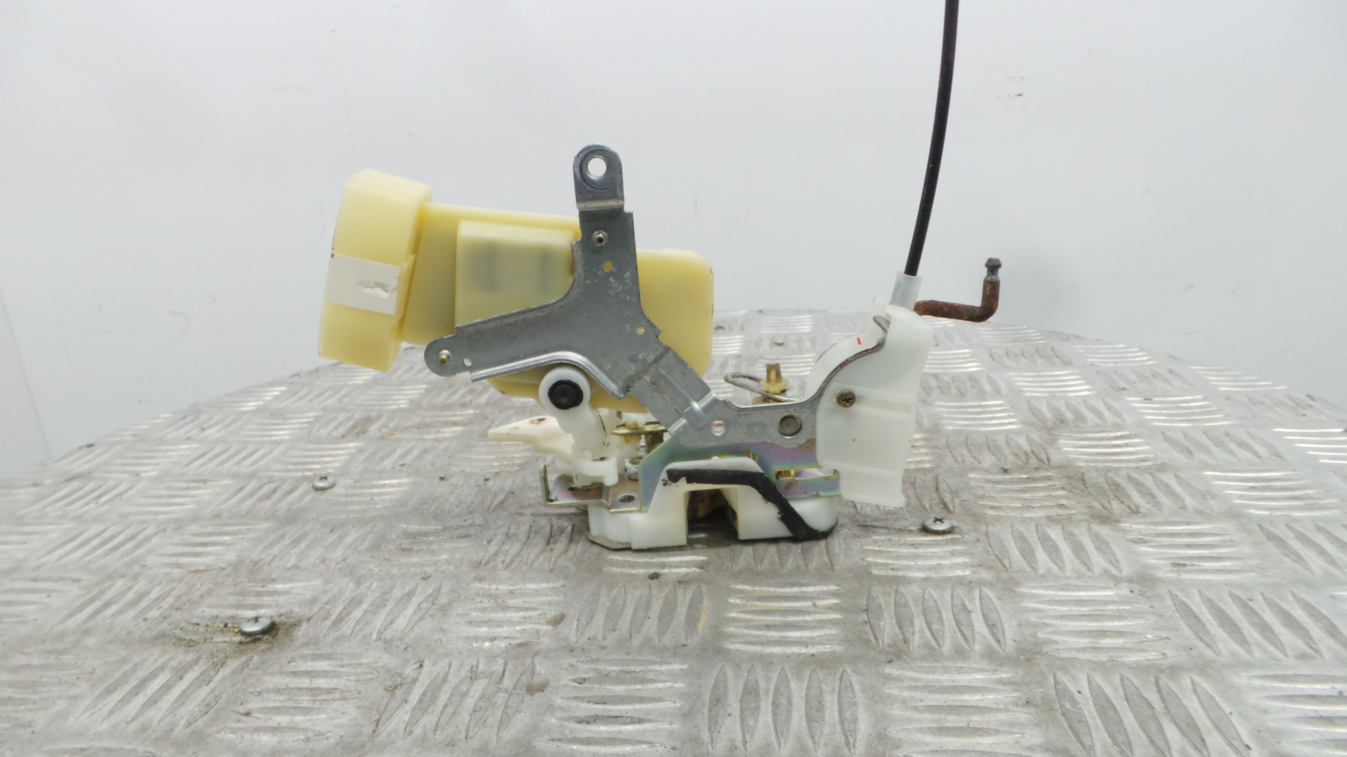 Fecho da Porta Frente Dto 69310-52300 - TOYOTA ECHO (_P1_), YARIS (_P1_), YARIS/VITZ (_P1_)-37046103