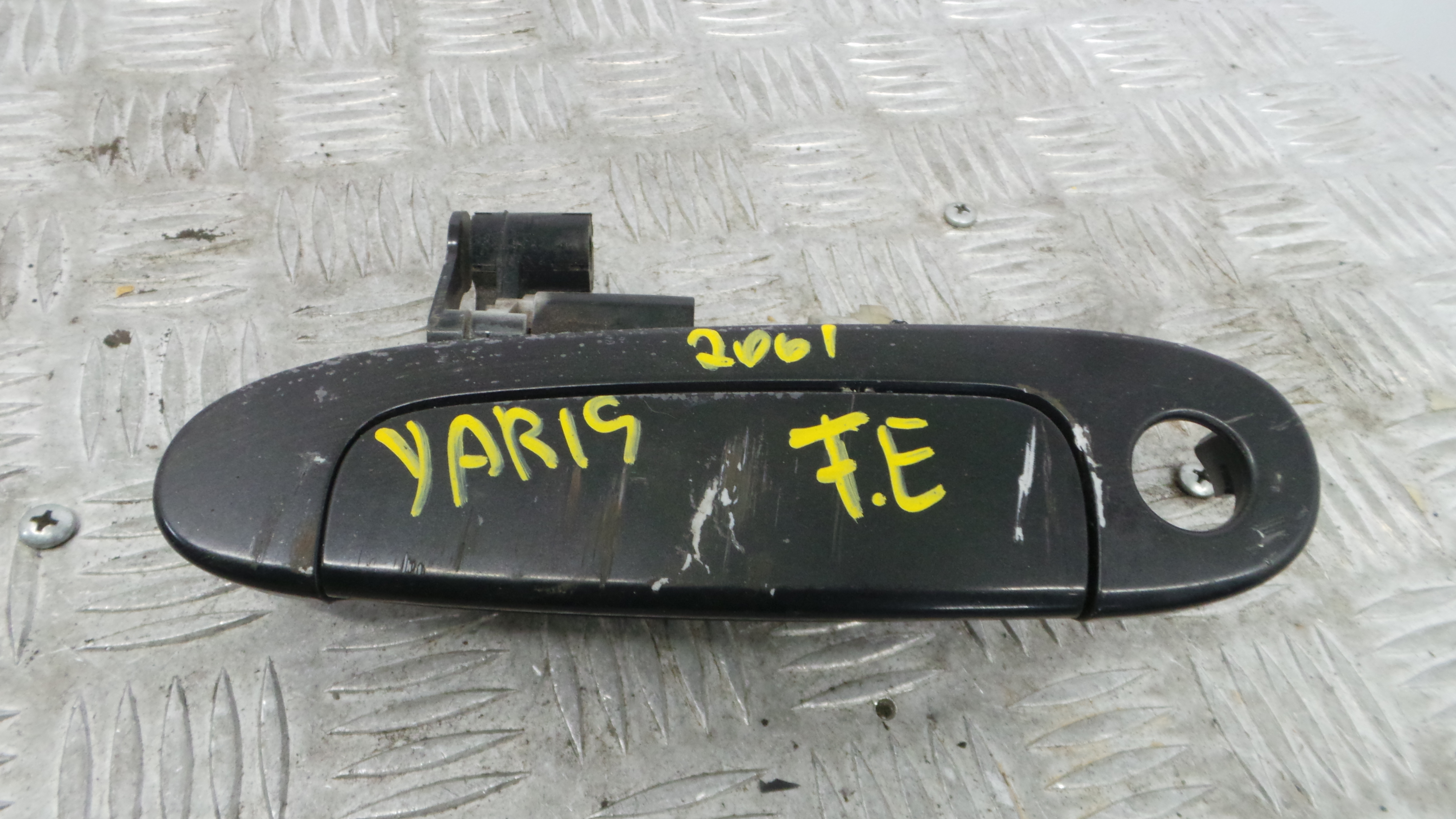 Puxador Exterior Frente Esquerdo 6922052020C0 - TOYOTA ECHO (_P1_), YARIS (_P1_), YARIS/VITZ (_P1_)-37046317
