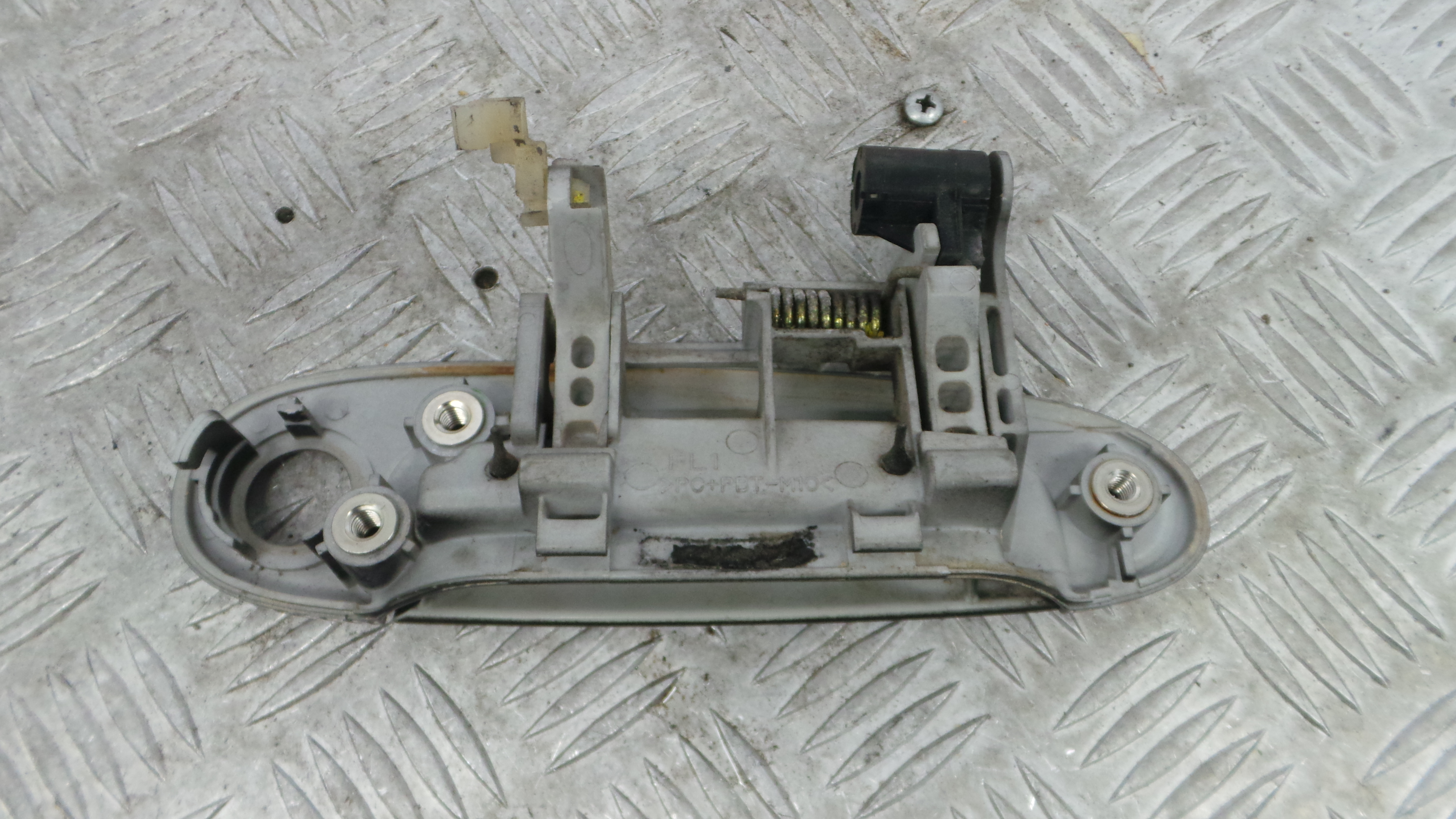 Puxador Exterior Frente Esquerdo 6922052020C0 - TOYOTA ECHO (_P1_), YARIS (_P1_), YARIS/VITZ (_P1_)-37046317