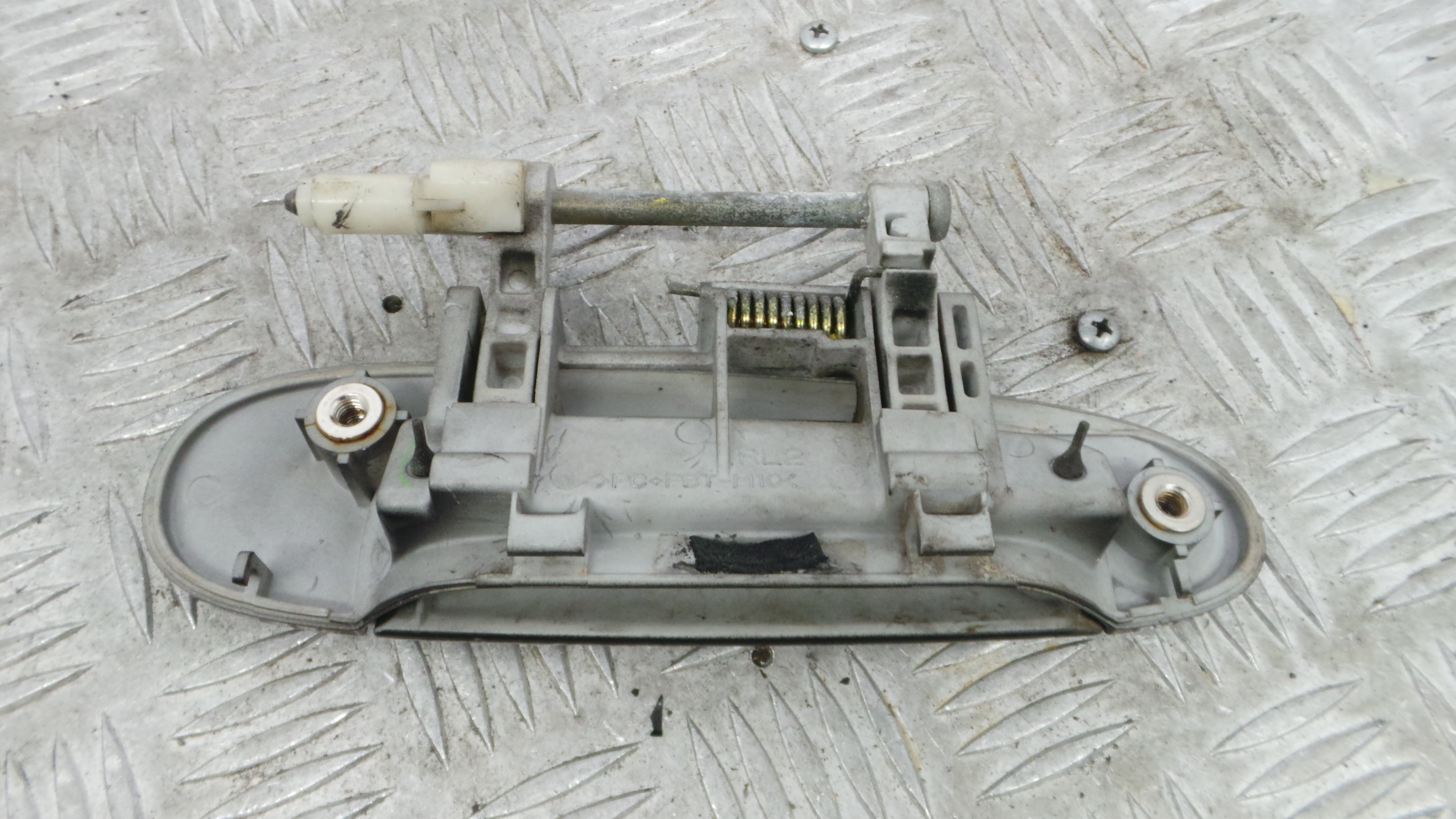 Puxador Exterior Trás esquerdo 6924052020C0 - TOYOTA ECHO (_P1_), YARIS (_P1_), YARIS/VITZ (_P1_)-37046321