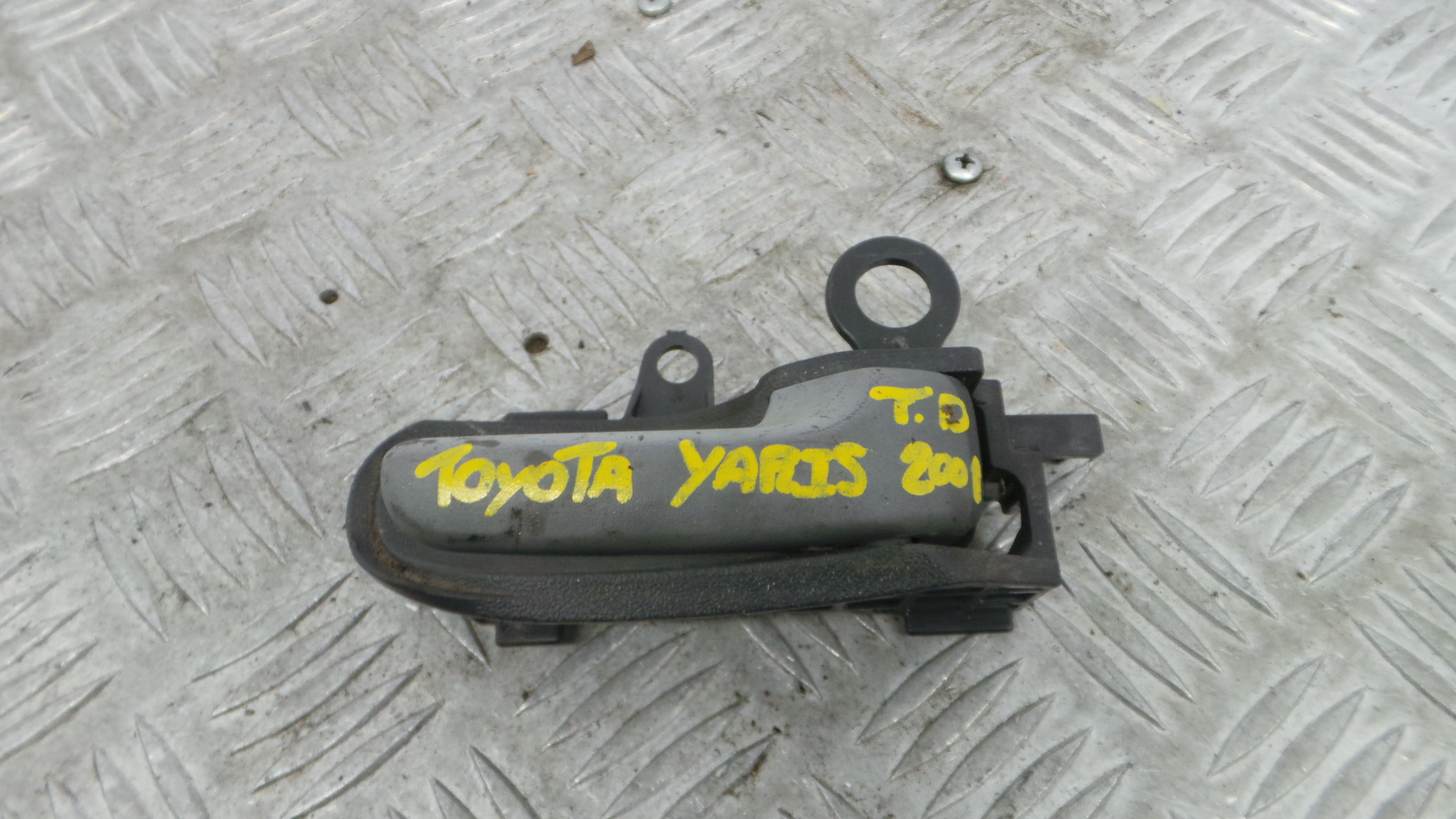 Puxador Interior Traseiro Direita 6920552010B3 - TOYOTA ECHO (_P1_), YARIS (_P1_), YARIS/VITZ (_P1_)-37046336