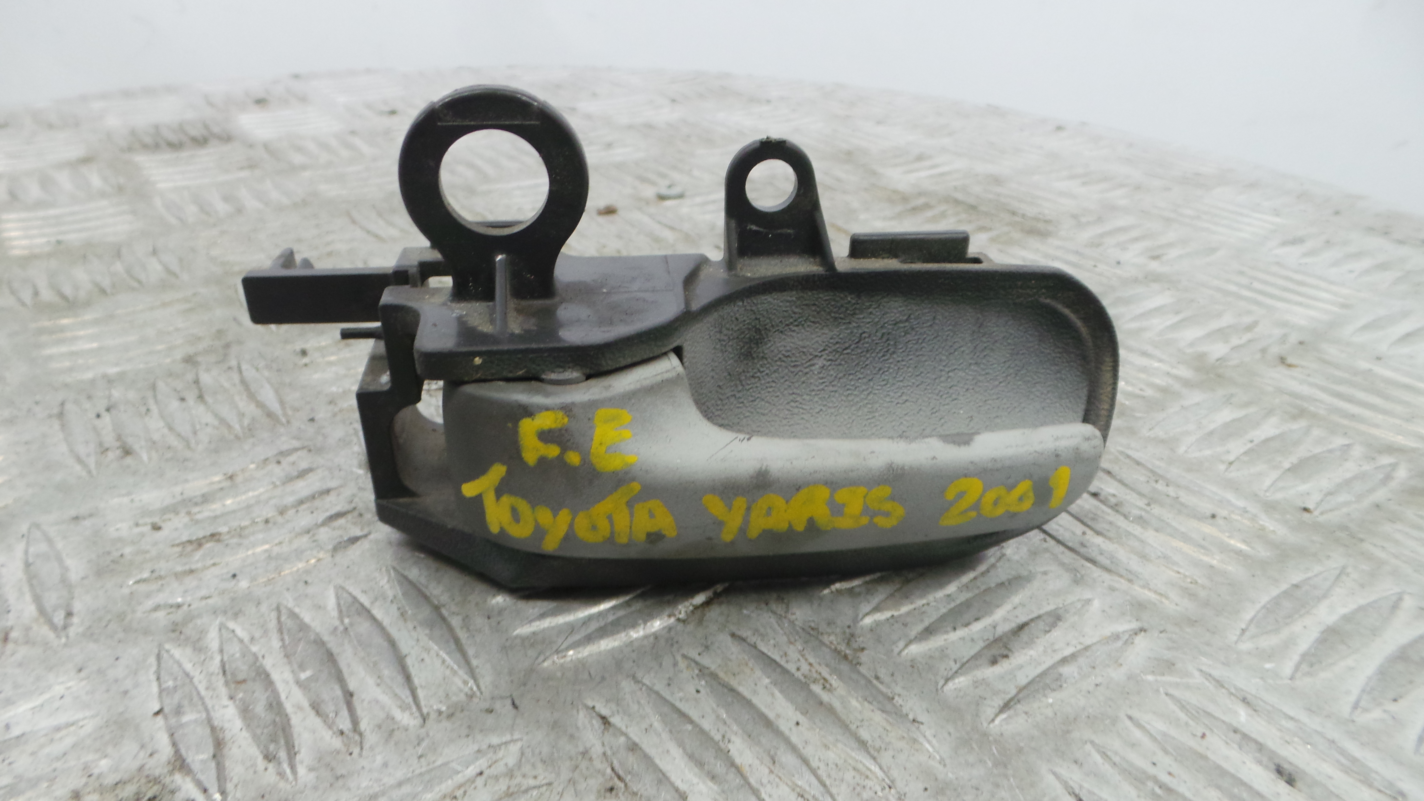 Puxador Interior Frente Esquerdo 6920652010B3 - TOYOTA ECHO (_P1_), YARIS (_P1_), YARIS/VITZ (_P1_)-37046338