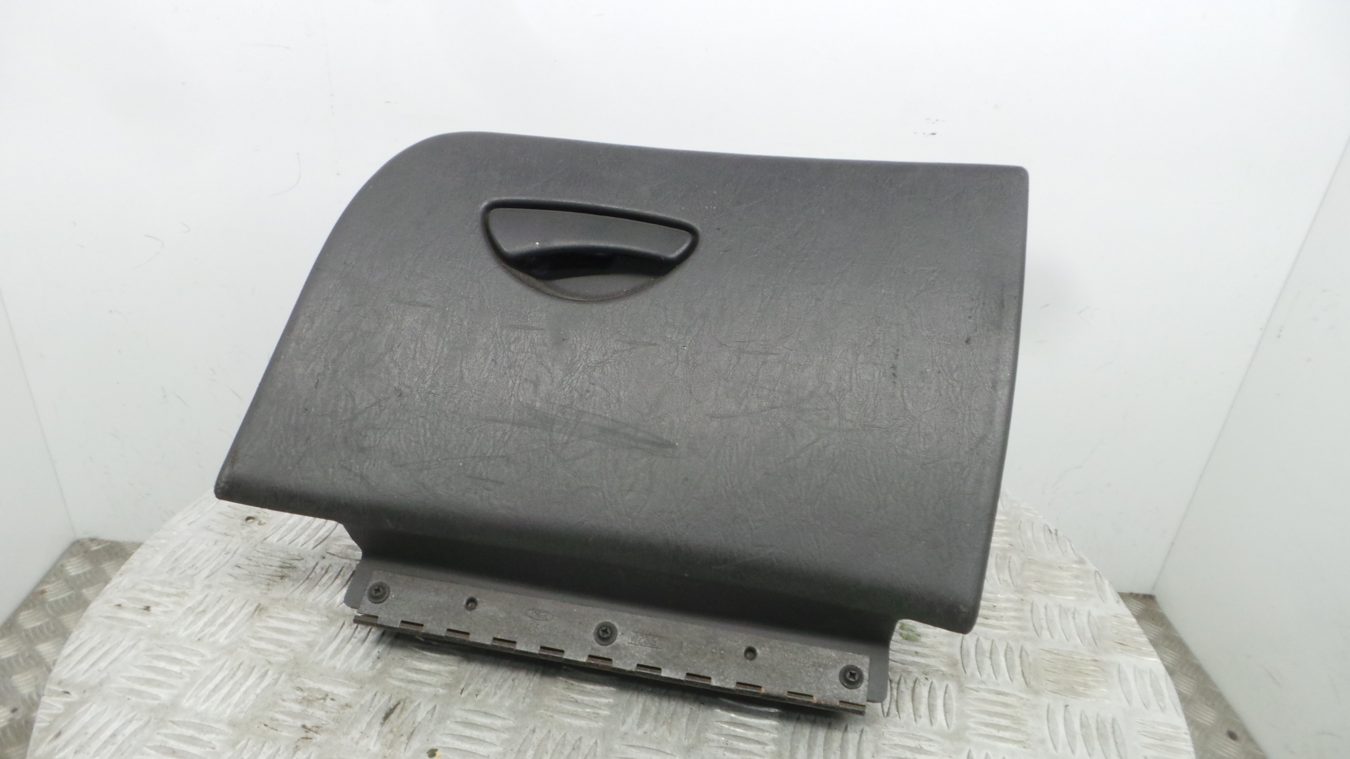 Porta Luvas  98AB-A06050-AH - FORD FOCUS I (DAW, DBW)-37047271