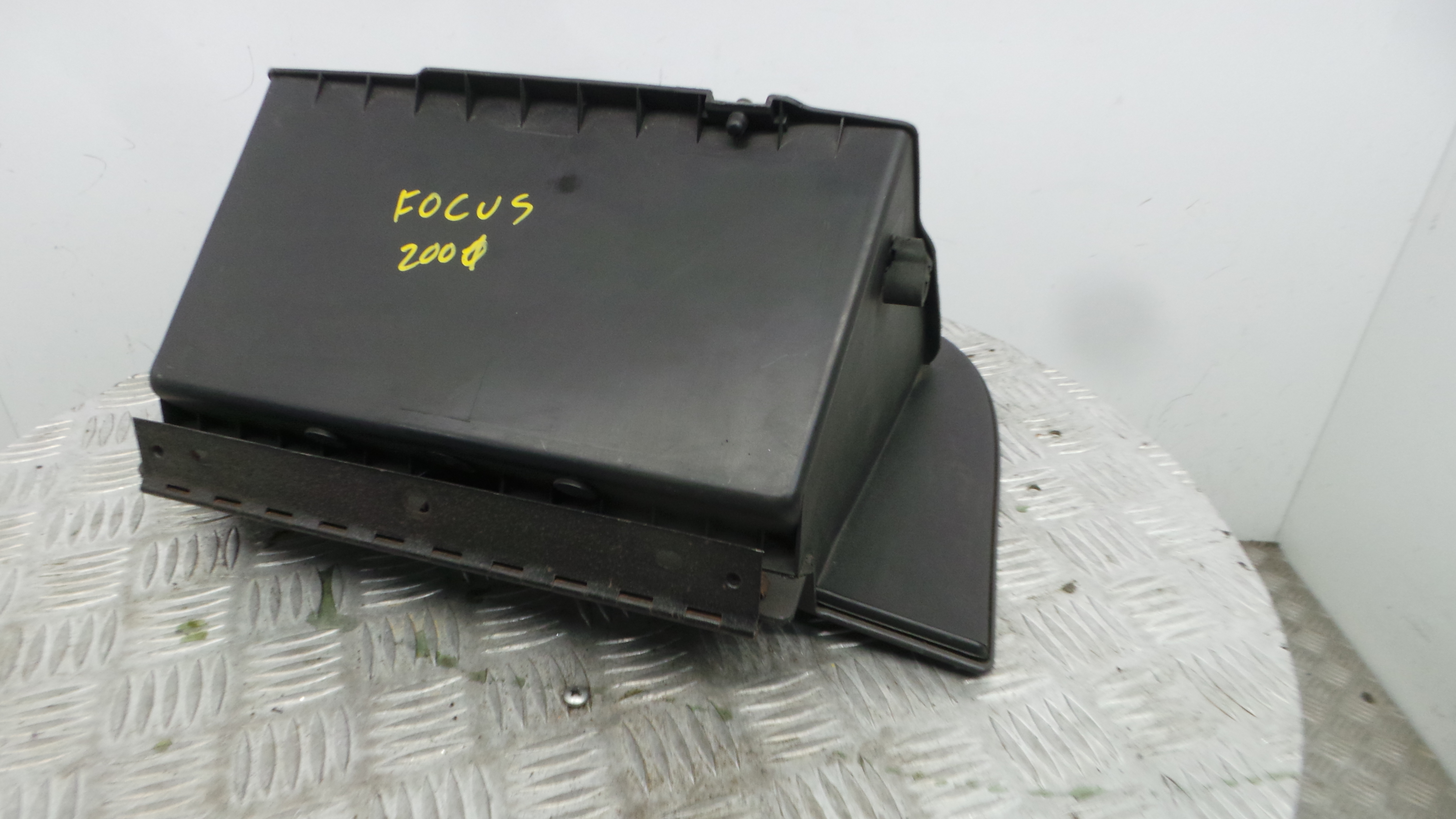 Porta Luvas  98AB-A06050-AH - FORD FOCUS I (DAW, DBW)-37047271
