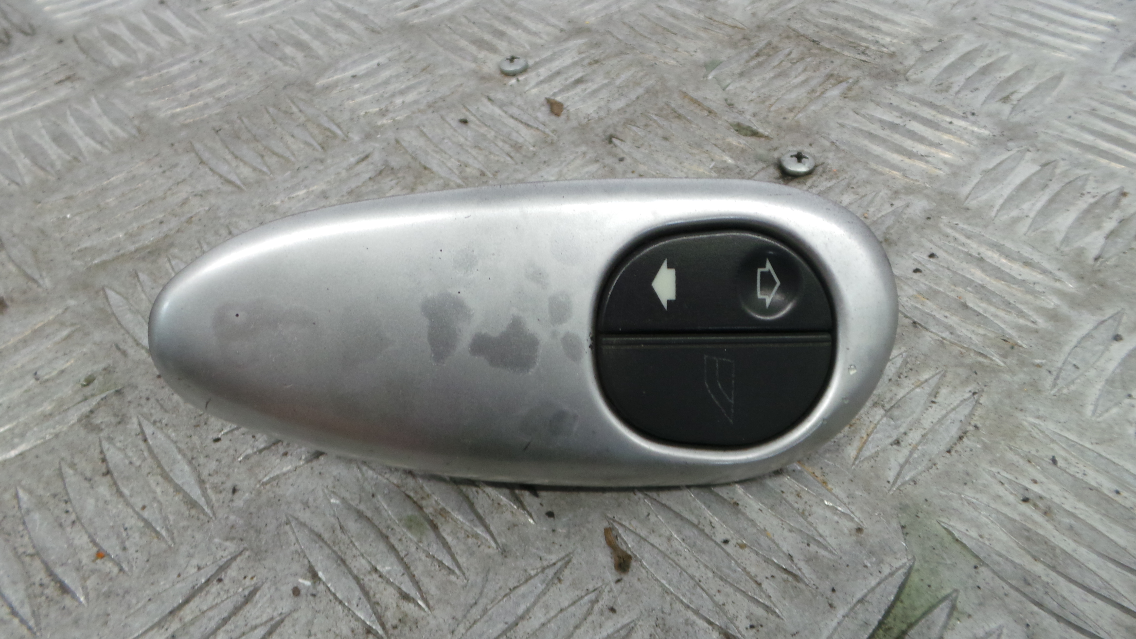 Interruptor / Comando Elevador Vidro Frente Dto  10062BEW - FORD PUMA (EC_)-37047308