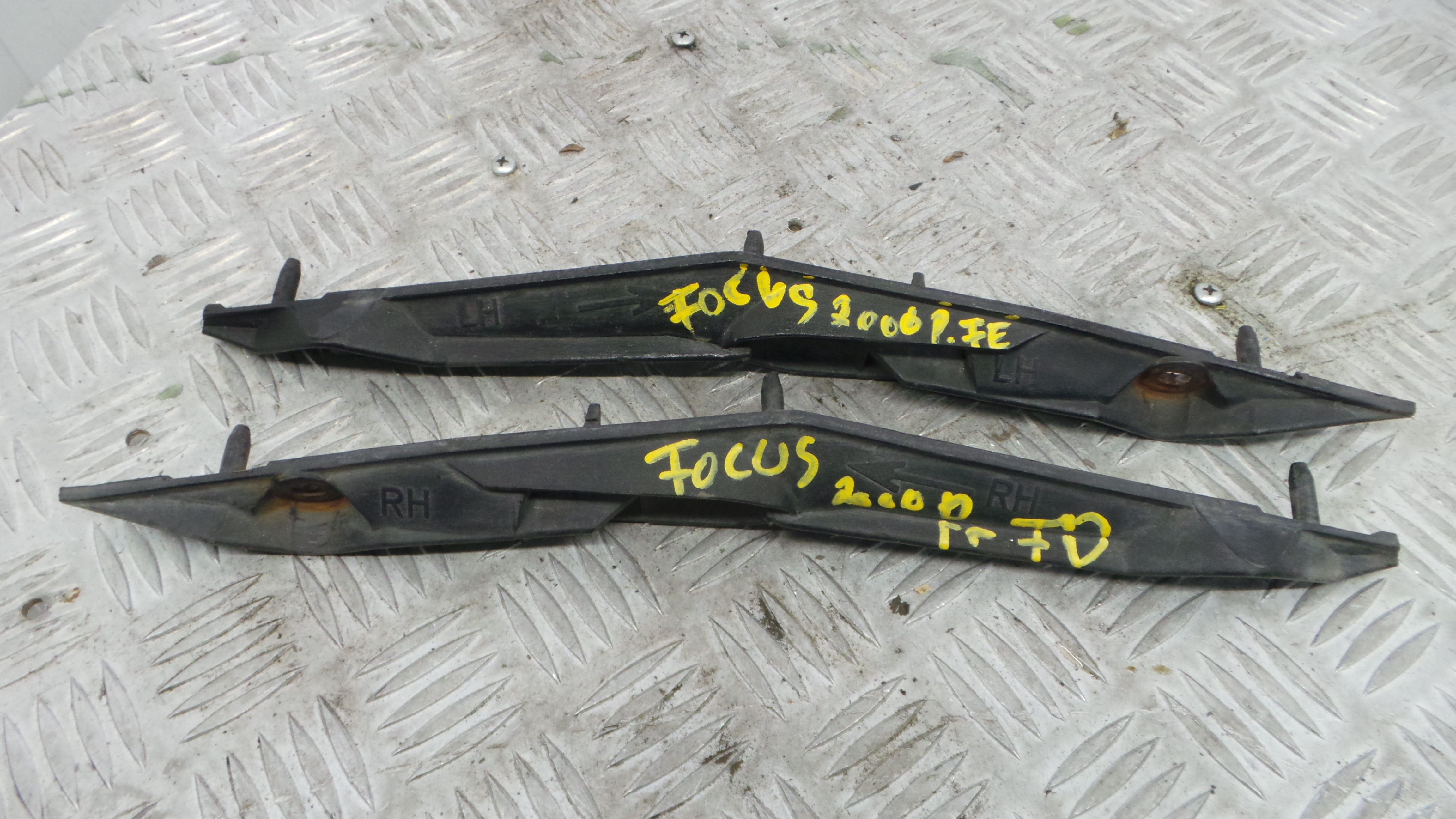 Suporte do Para Choques 98AB-17A958-BJ - FORD FOCUS I (DAW, DBW)-37047366