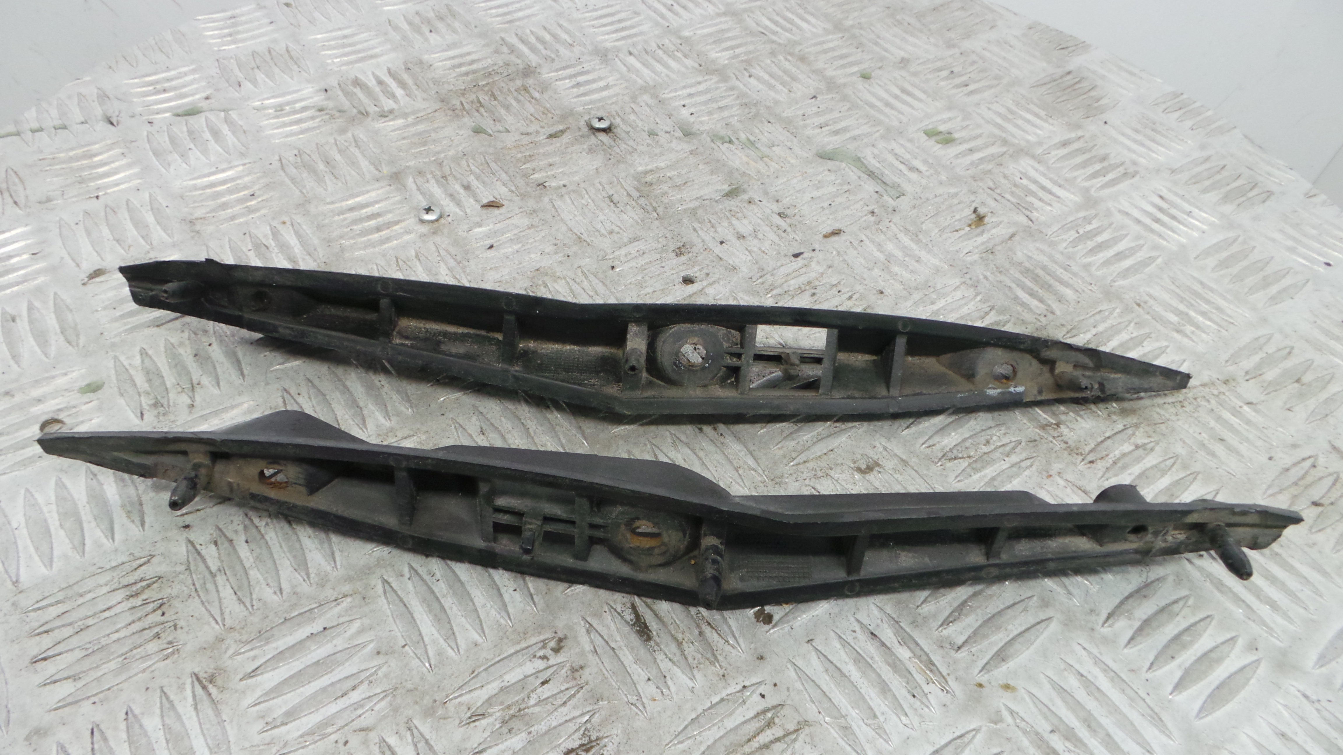 Suporte do Para Choques 98AB-17A958-BJ - FORD FOCUS I (DAW, DBW)-37047366