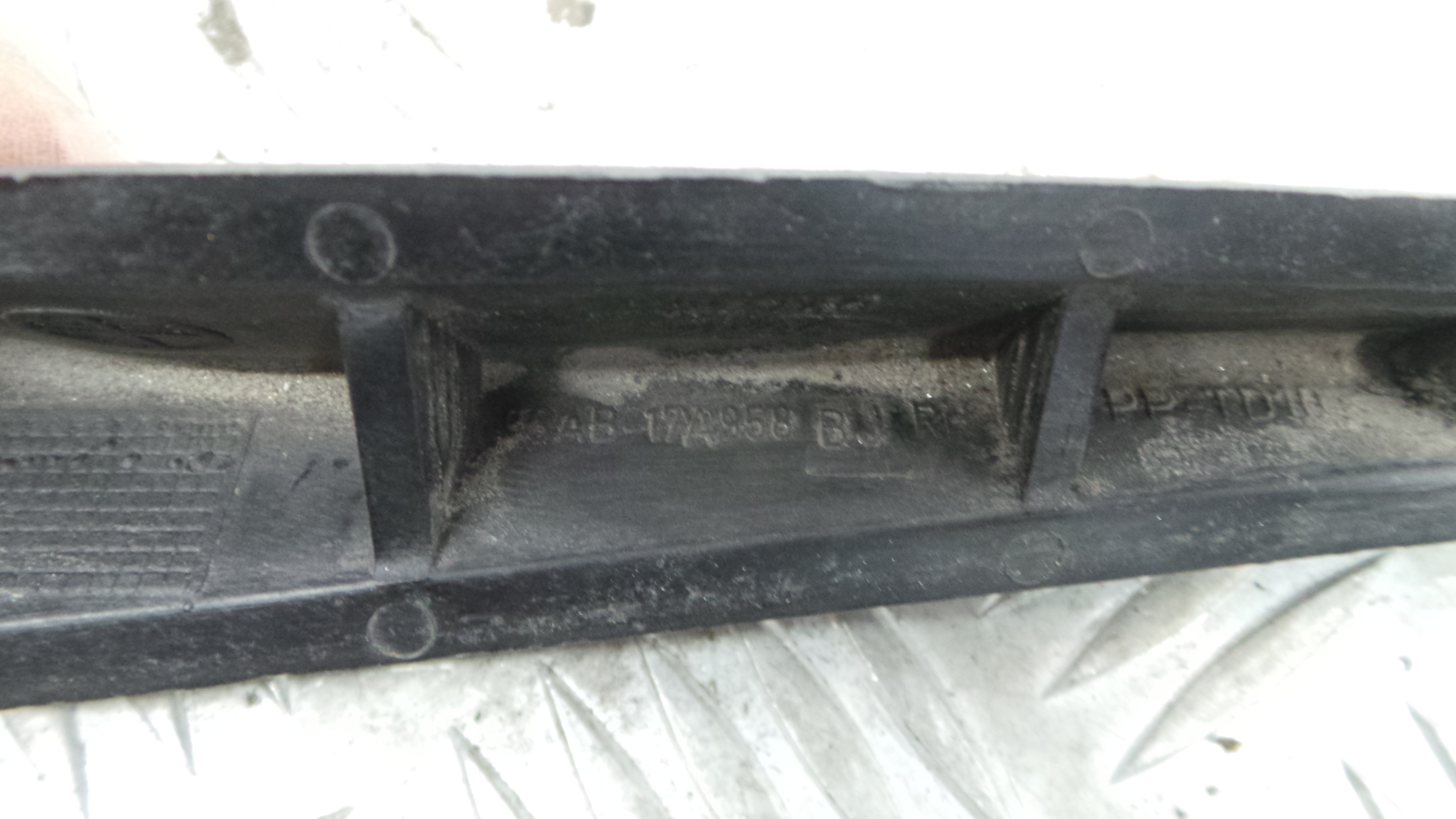 Suporte do Para Choques 98AB-17A958-BJ - FORD FOCUS I (DAW, DBW)-37047366