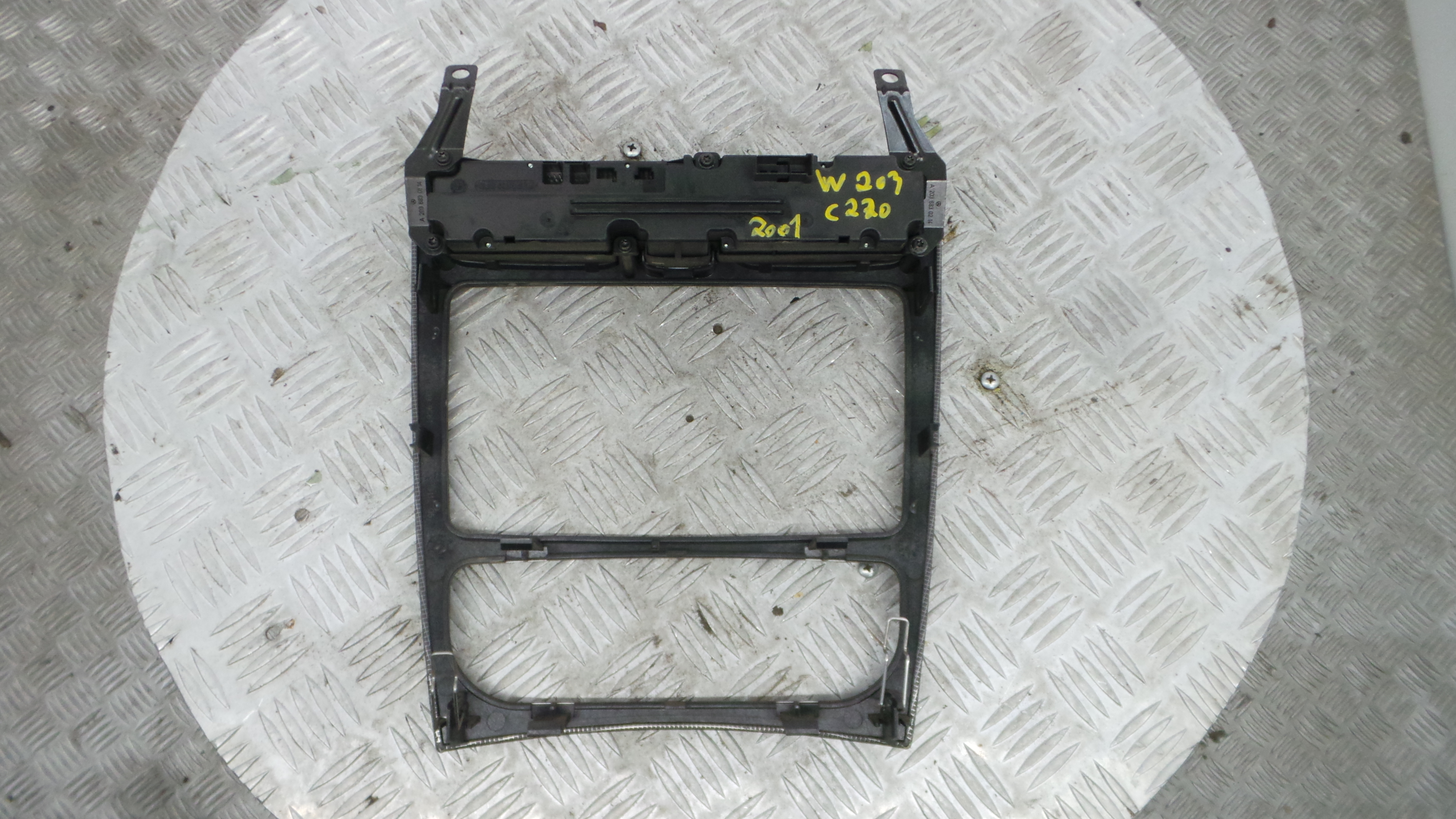 Aro Consola Central A2036809039 - MERCEDES-BENZ C-CLASS (W203)-37047379