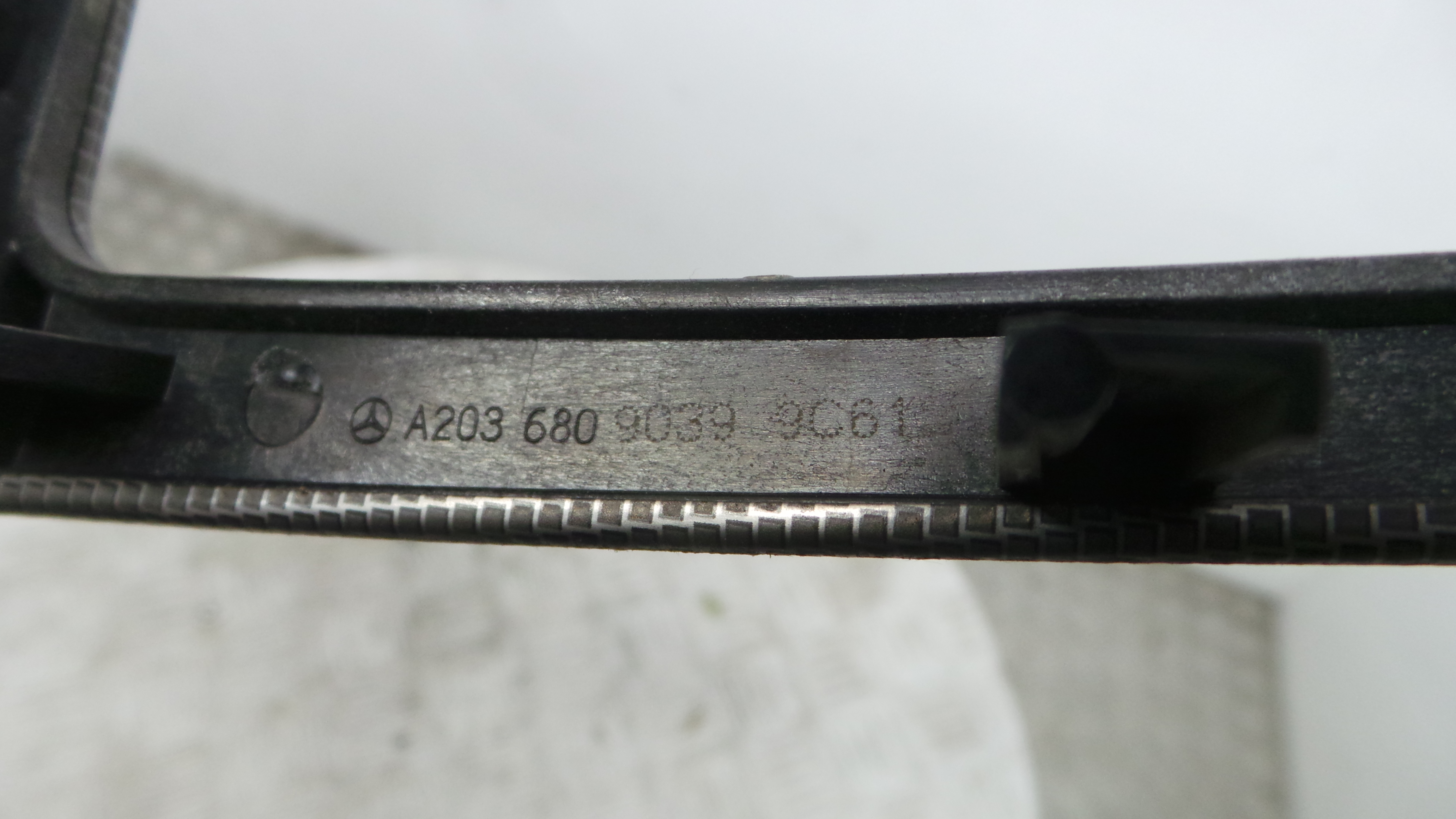 Aro Consola Central A2036809039 - MERCEDES-BENZ C-CLASS (W203)-37047379