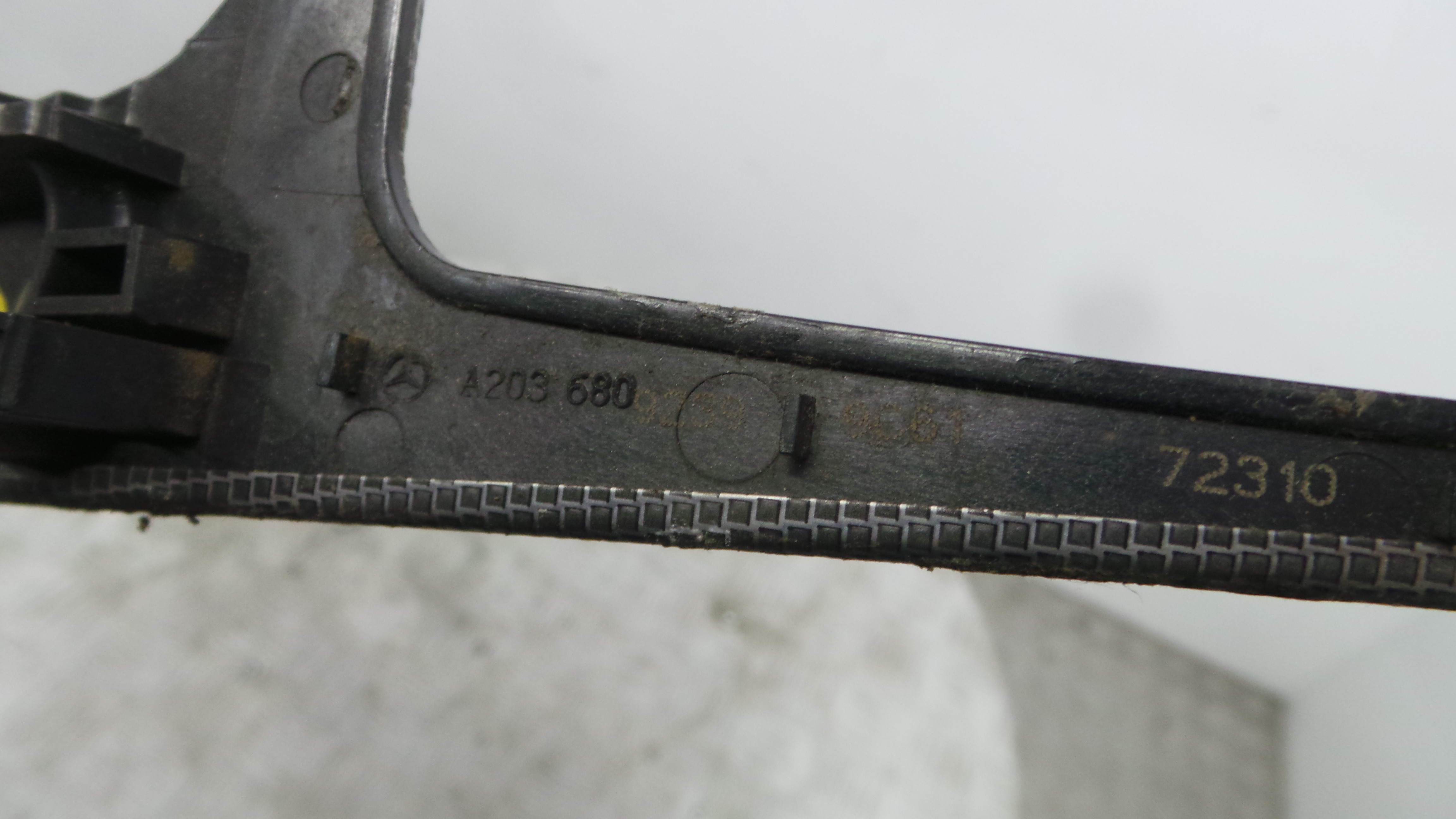 Aro Consola Central A2036809239 - MERCEDES-BENZ C-CLASS (W203)-37047401