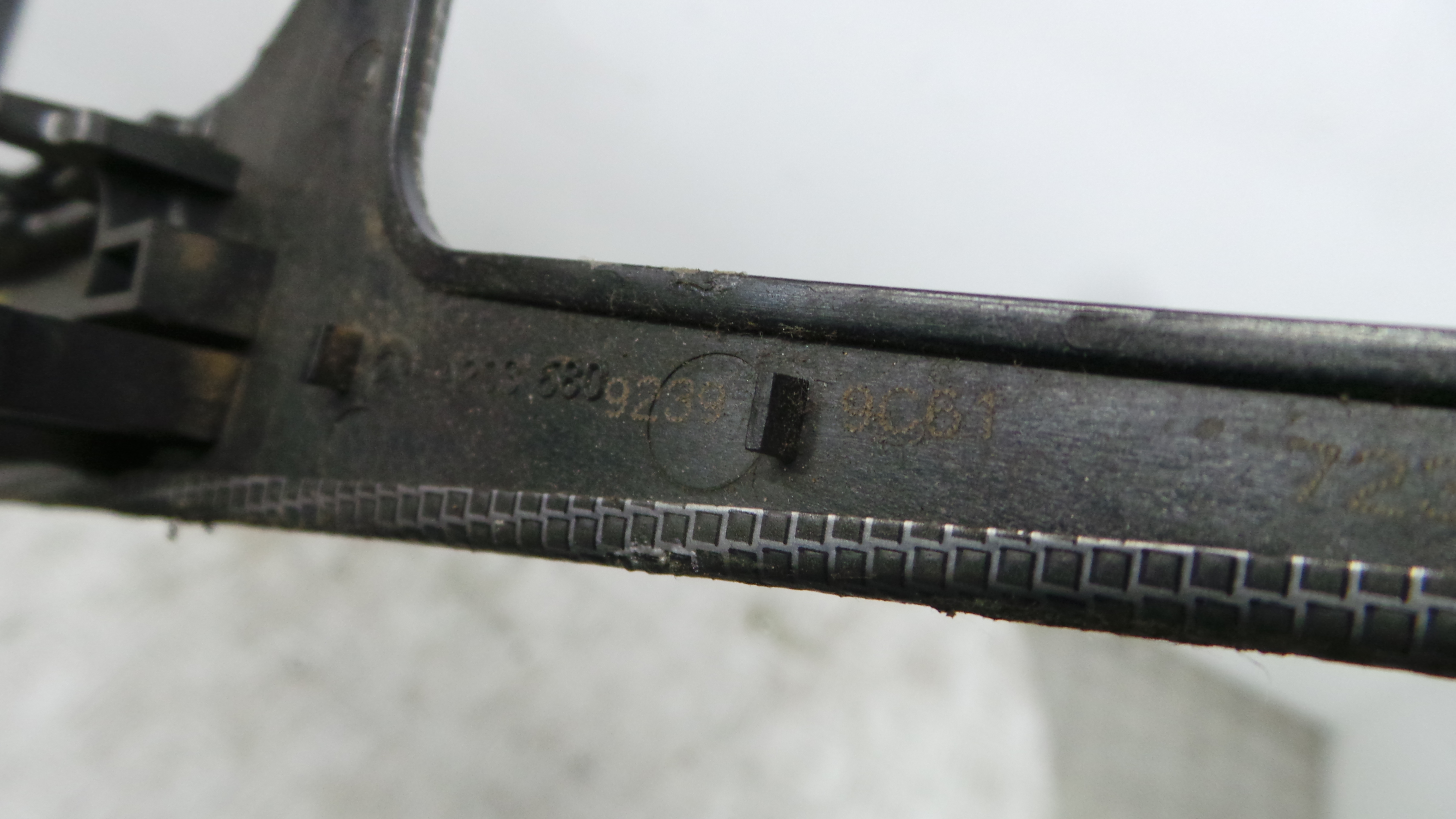 Aro Consola Central A2036809239 - MERCEDES-BENZ C-CLASS (W203)-37047401