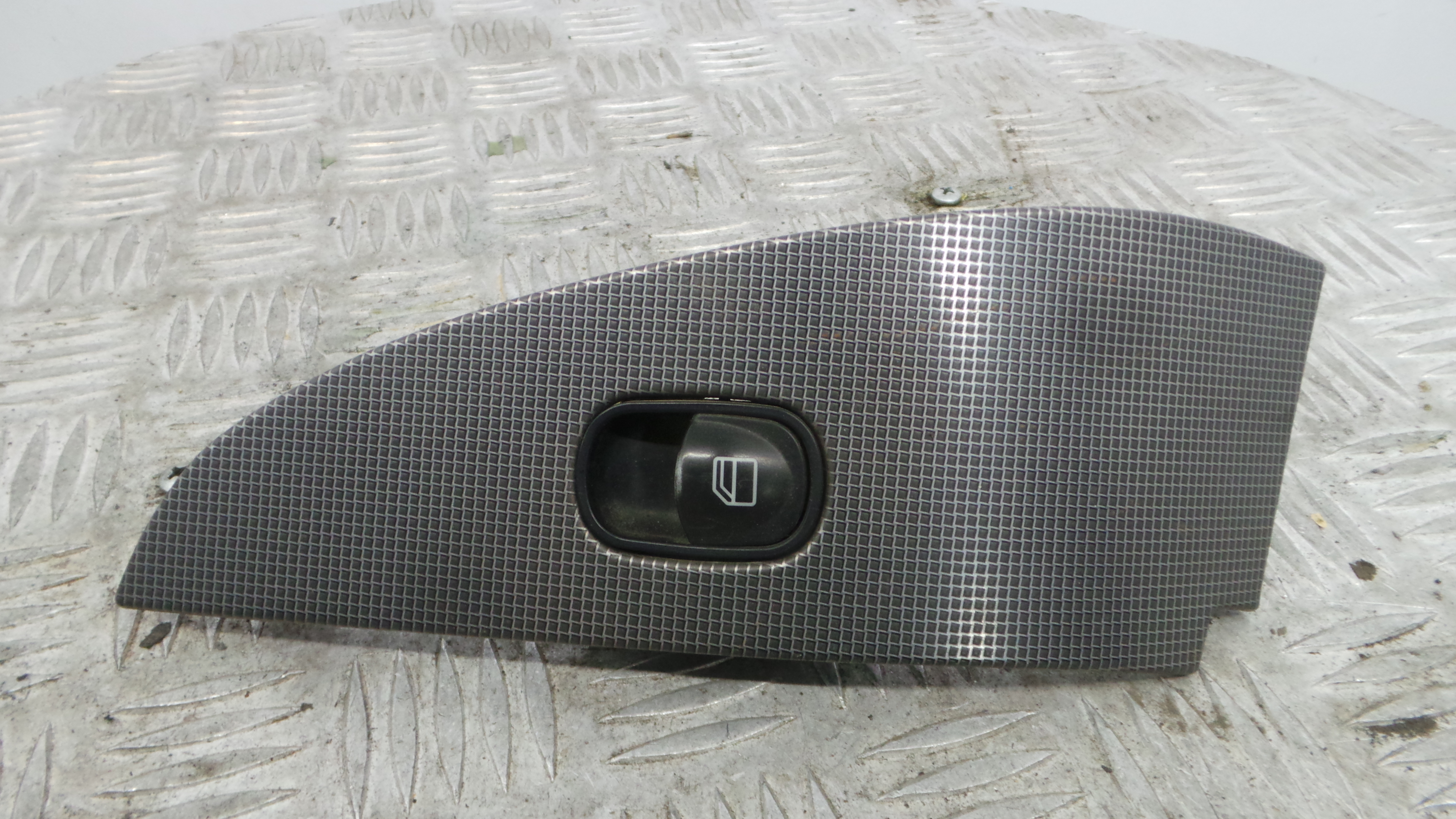 Interruptor / Comando Elevador Vidro Frente Dto  A2037271828 - MERCEDES-BENZ C-CLASS (W203)-37047405