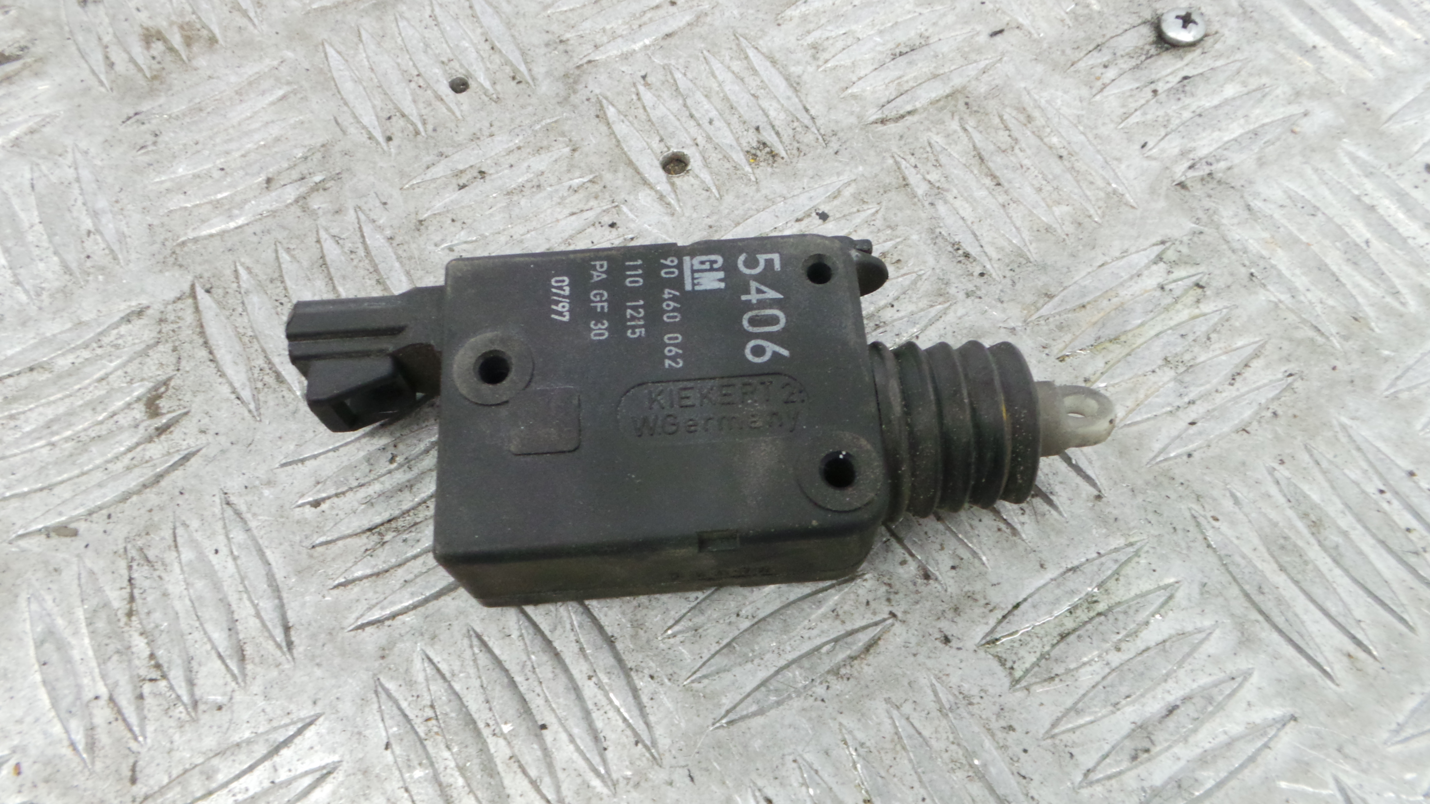 Pistola Fecho Central Mala 90460062 - OPEL CORSA B (S93)-37048848