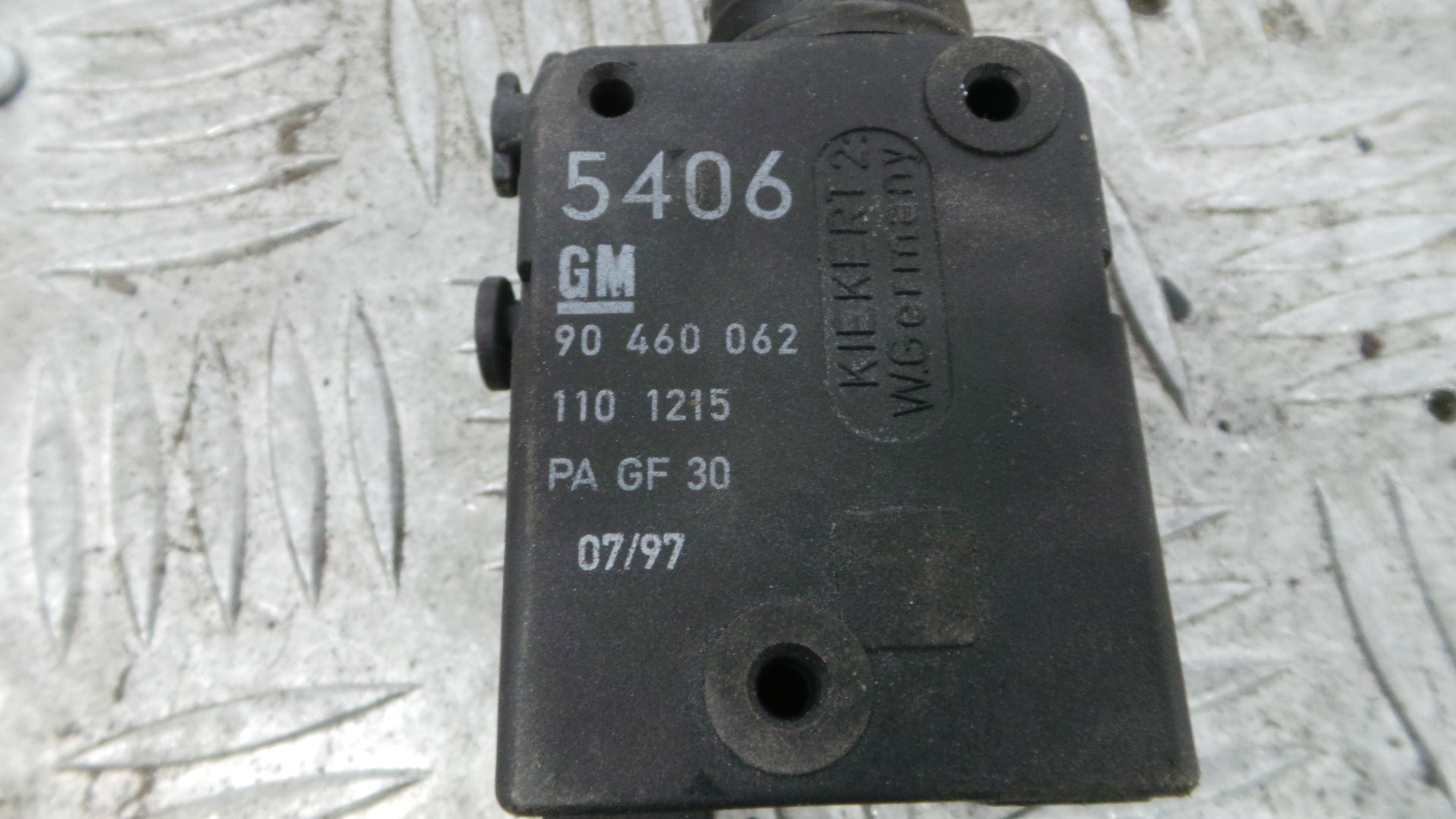 Pistola Fecho Central Mala 90460062 - OPEL CORSA B (S93)-37048848