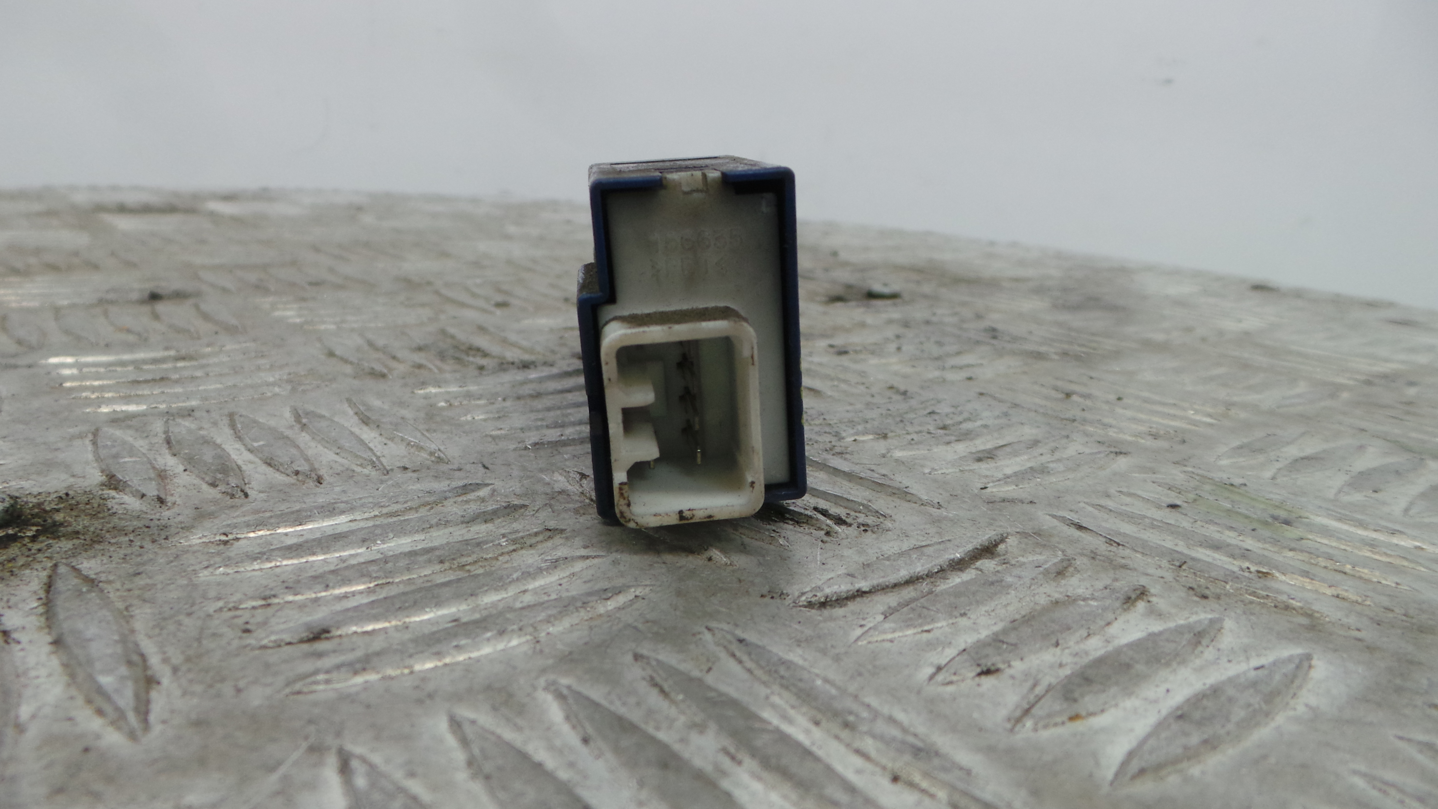 Comutador Interruptor Desembaciador Vidro 156635 - TOYOTA HIACE IV Caixa (__H1_, __H2_)-37049651