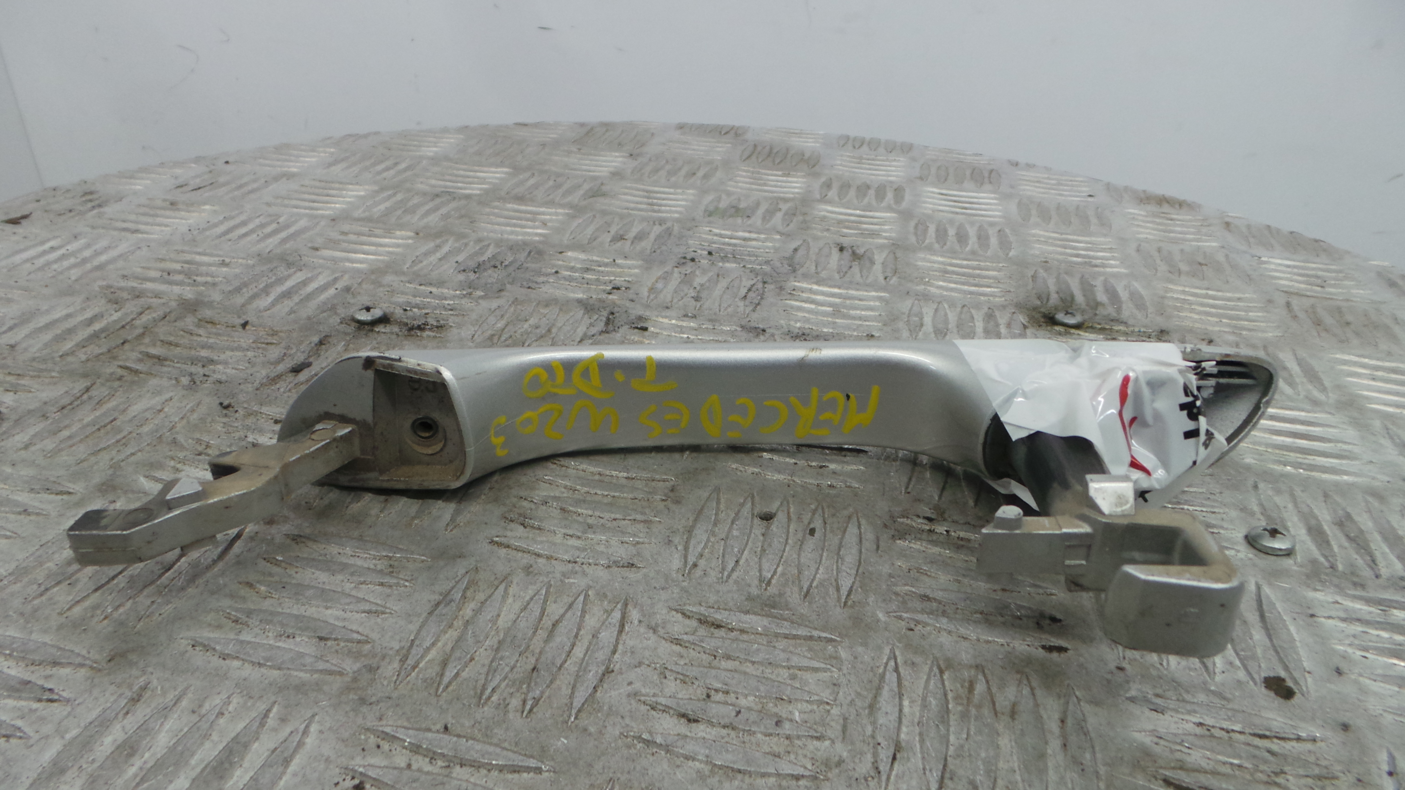 Puxador Exterior Trás Direita   A2117601870 - MERCEDES-BENZ C-CLASS (W203)-37049660