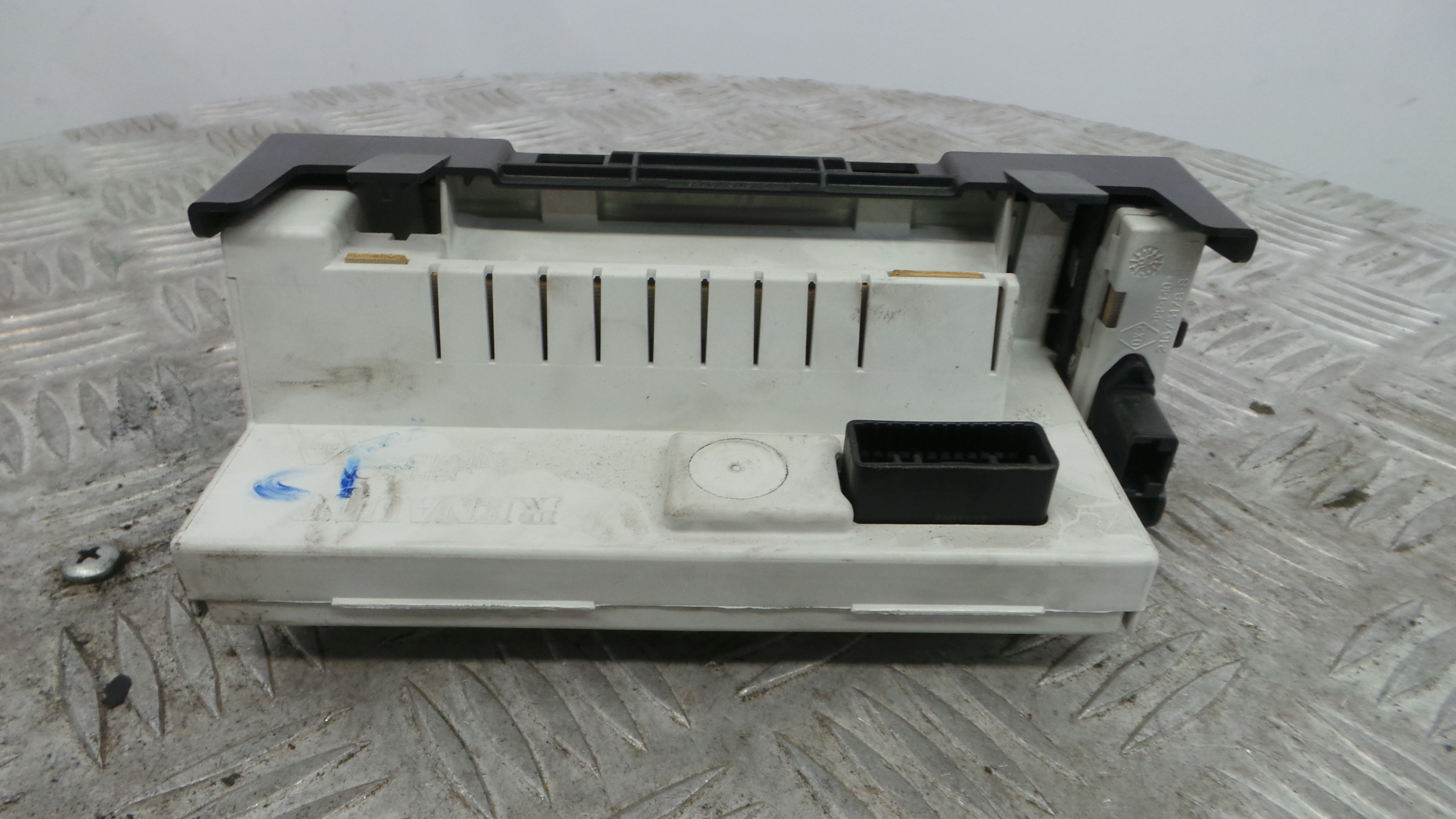 Display do Ar Condicionado / Rádio / GPS / DVD 8200307273C - RENAULT CLIO III (BR0/1, CR0/1)-37049680