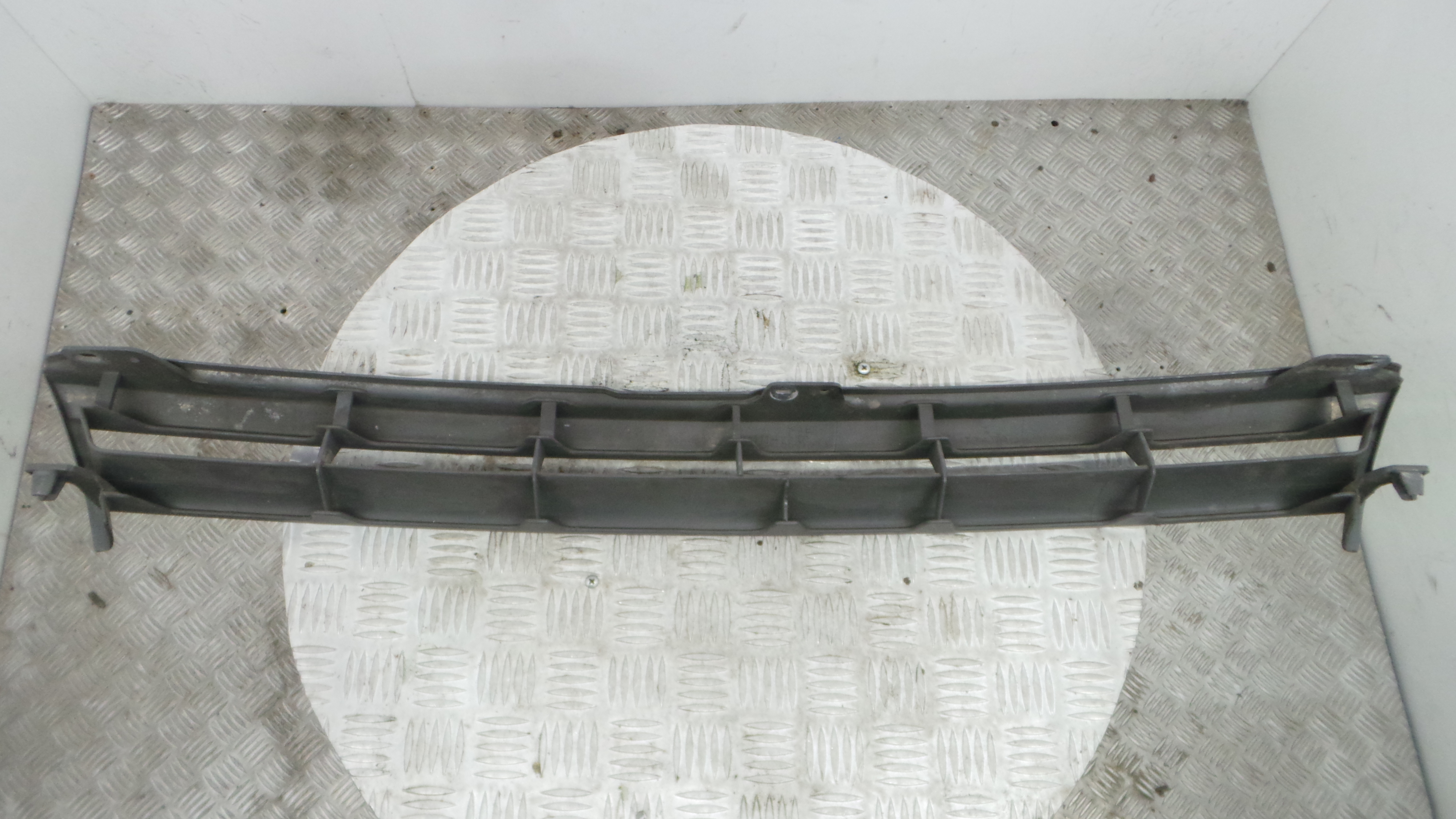 Grelha do Pára-Choques Central 53111-26100 - TOYOTA HIACE IV Caixa (__H1_, __H2_)-37049683