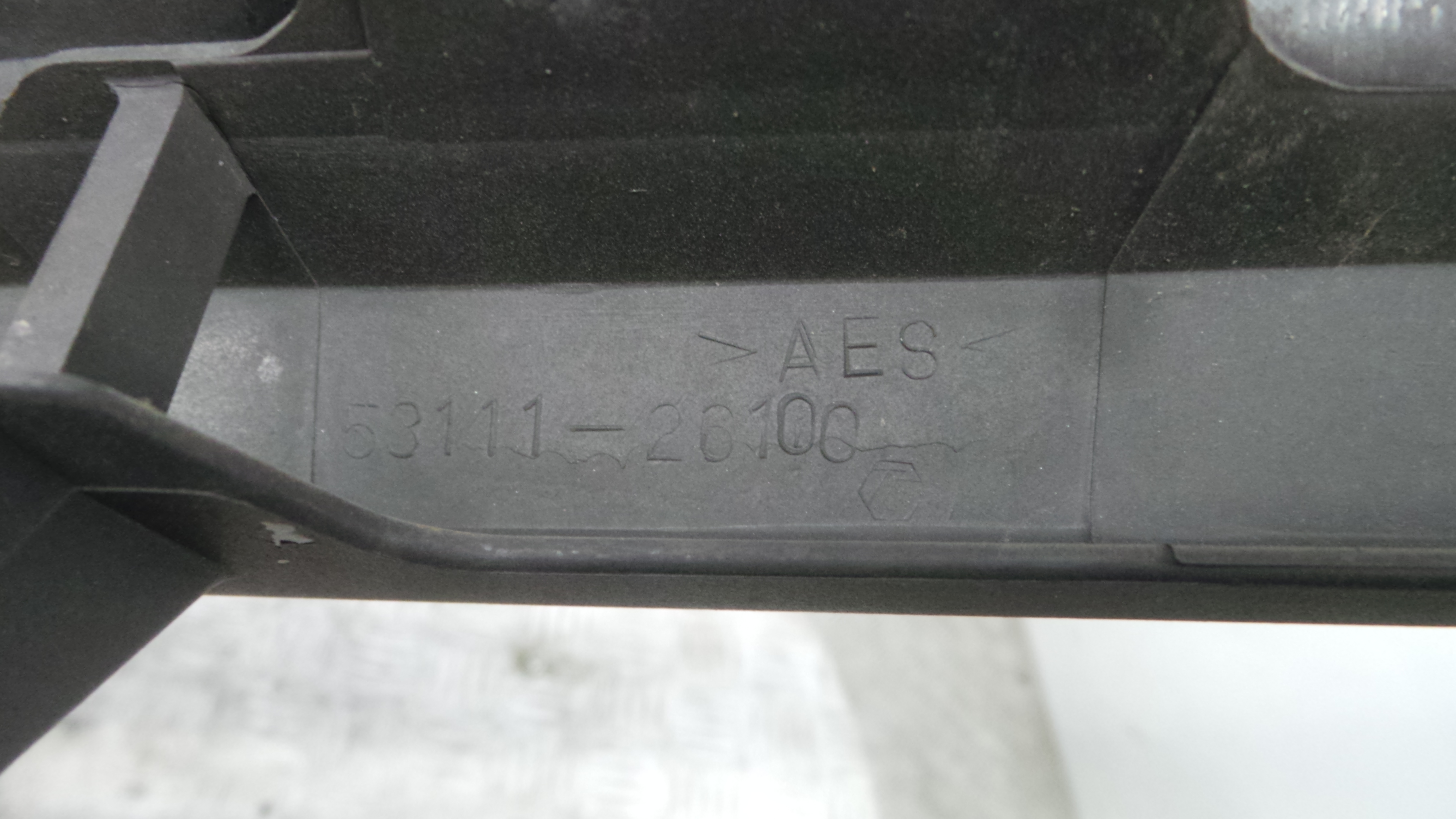 Grelha do Pára-Choques Central 53111-26100 - TOYOTA HIACE IV Caixa (__H1_, __H2_)-37049683